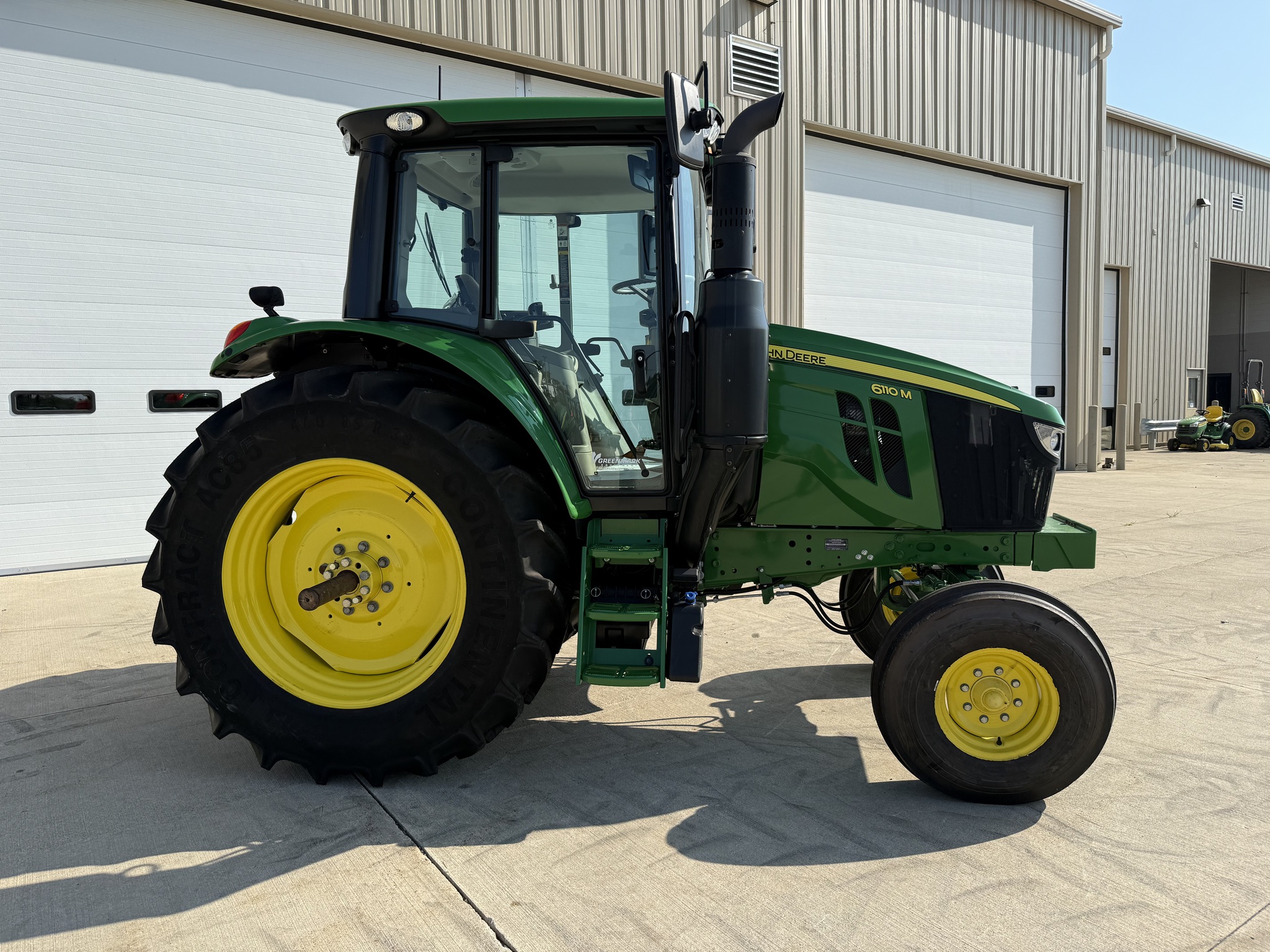 2022 John Deere 6110M Image 2