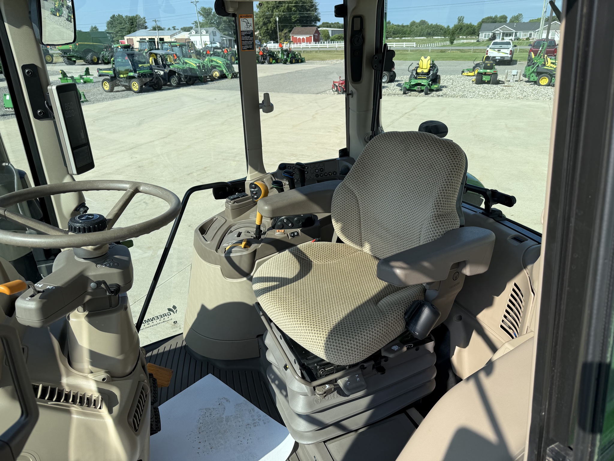 2022 John Deere 6110M Image 10