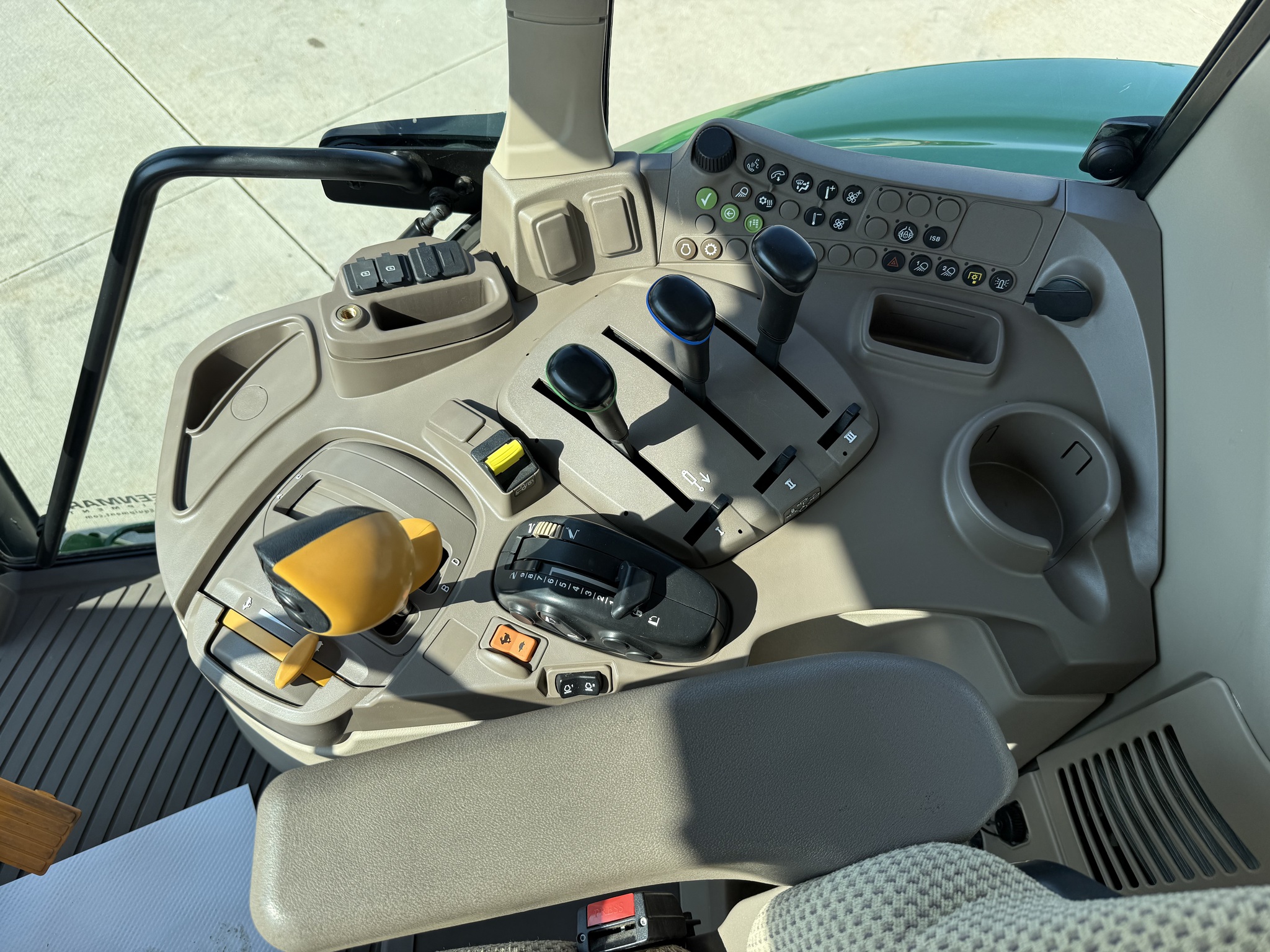 2022 John Deere 6110M Image 9