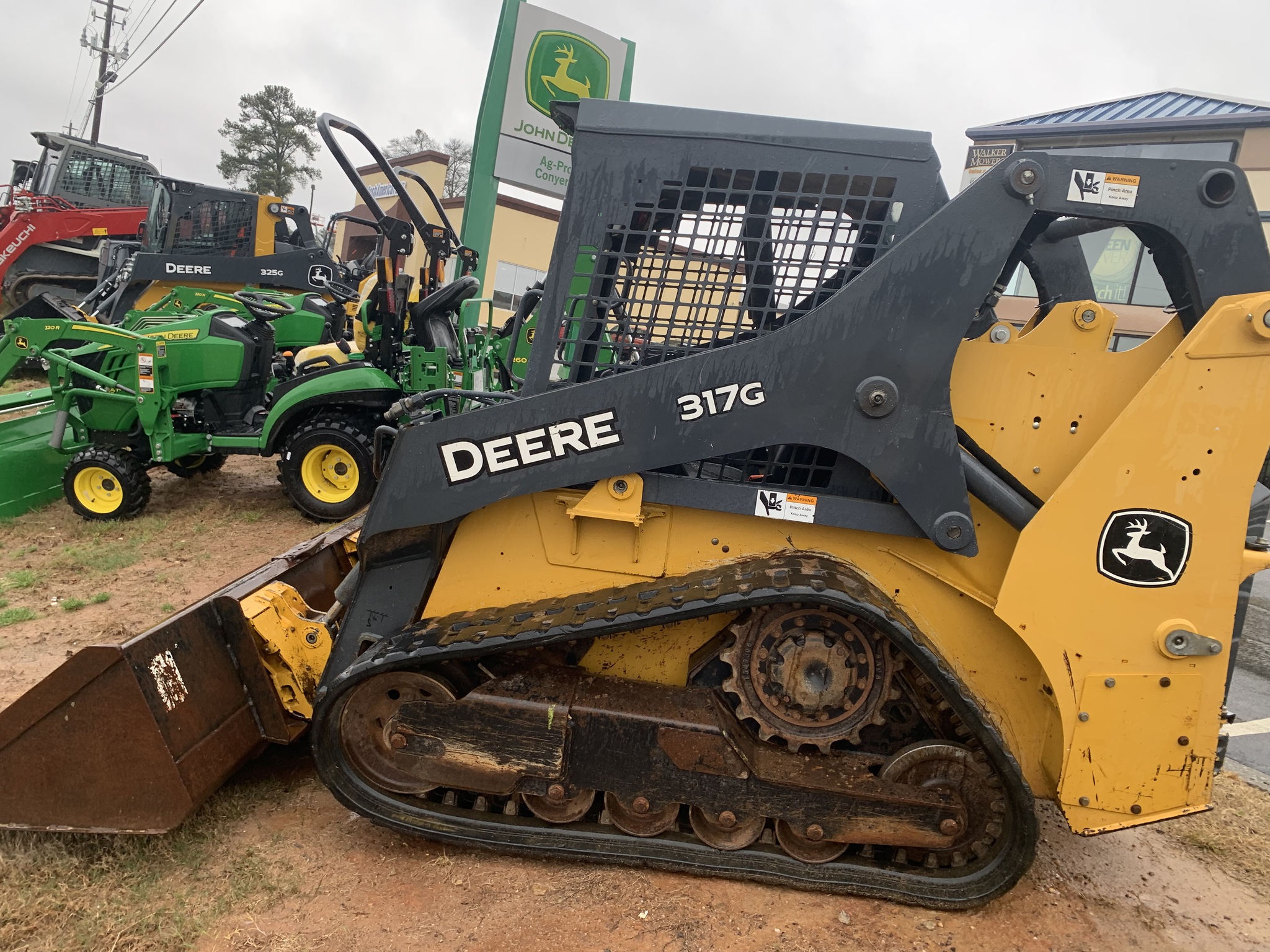 2017 John Deere 317G Image 3