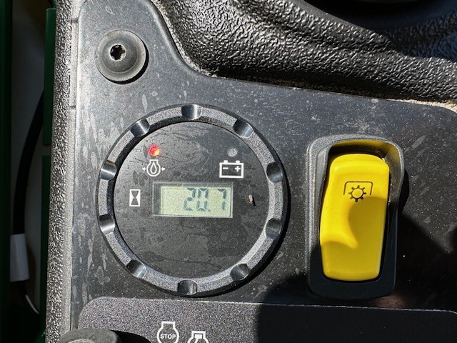 2023 John Deere Z760R Image 6