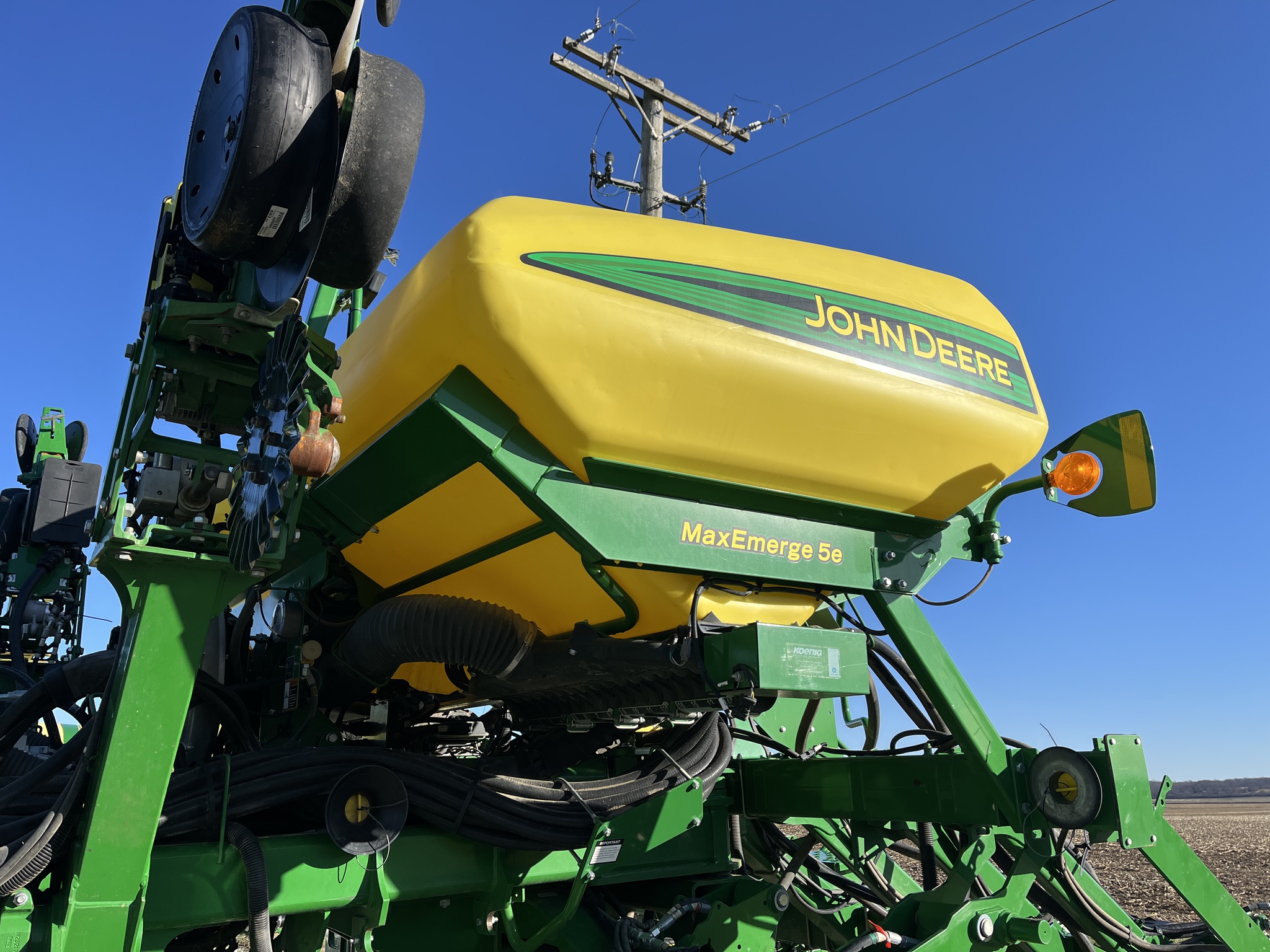 Used 2018 John Deere 1795 Planters: Drawn at Koenig Equipment in Anna, OH - PhotoXL7