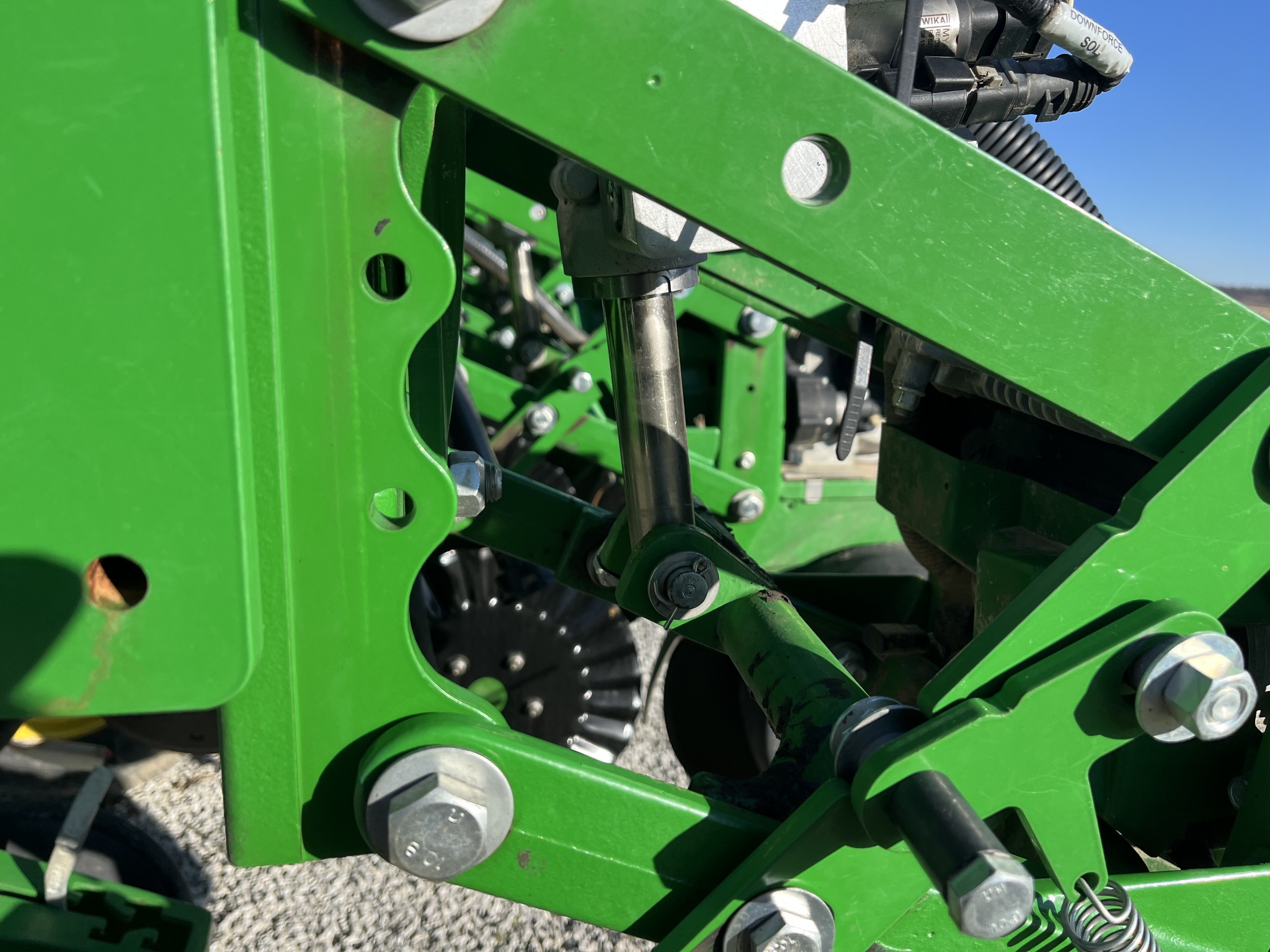 Used 2018 John Deere 1795 Planters: Drawn at Koenig Equipment in Anna, OH - PhotoXL9