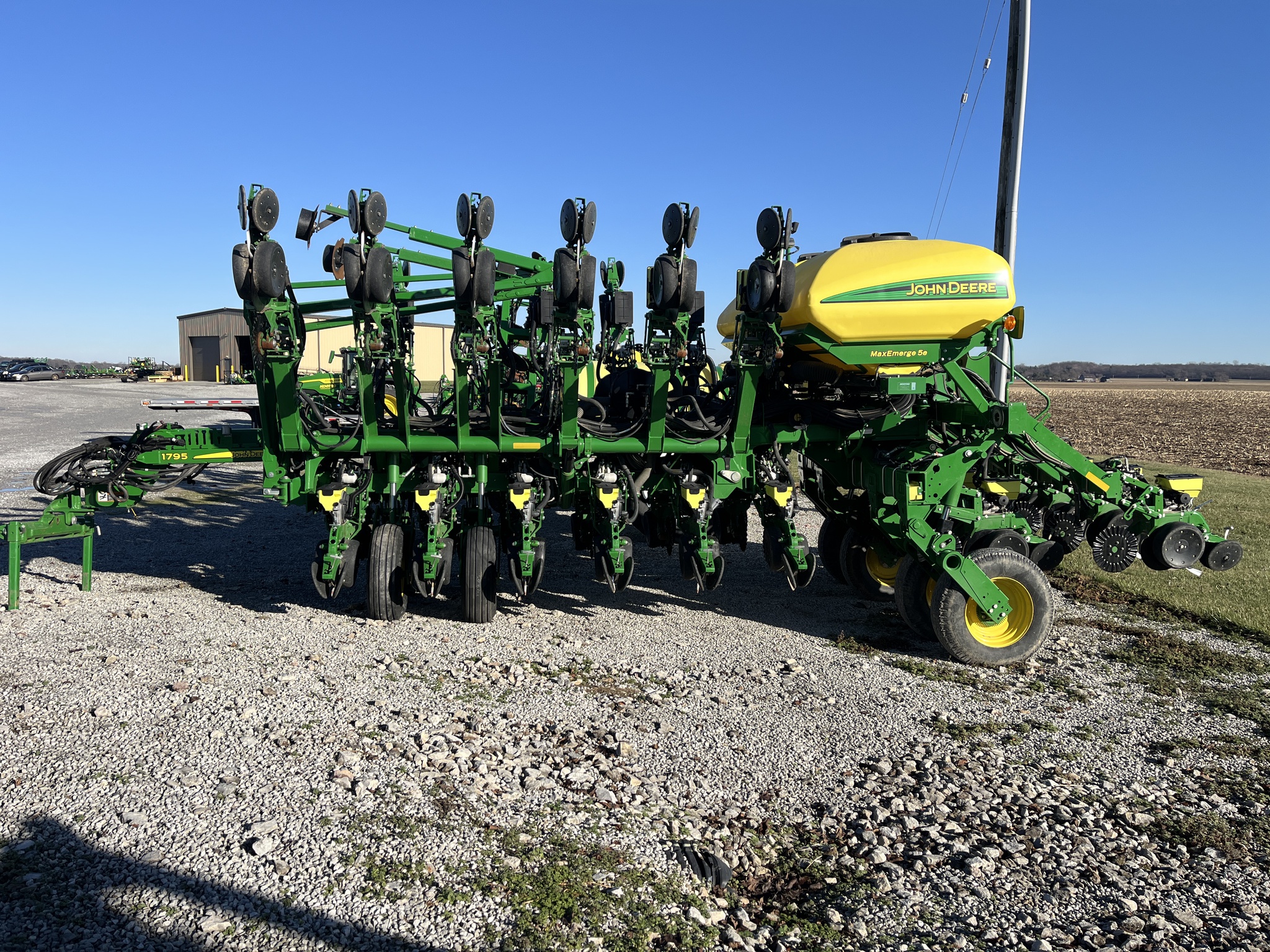 Used 2018 John Deere 1795 Planters: Drawn at Koenig Equipment in Anna, OH - PhotoXL2
