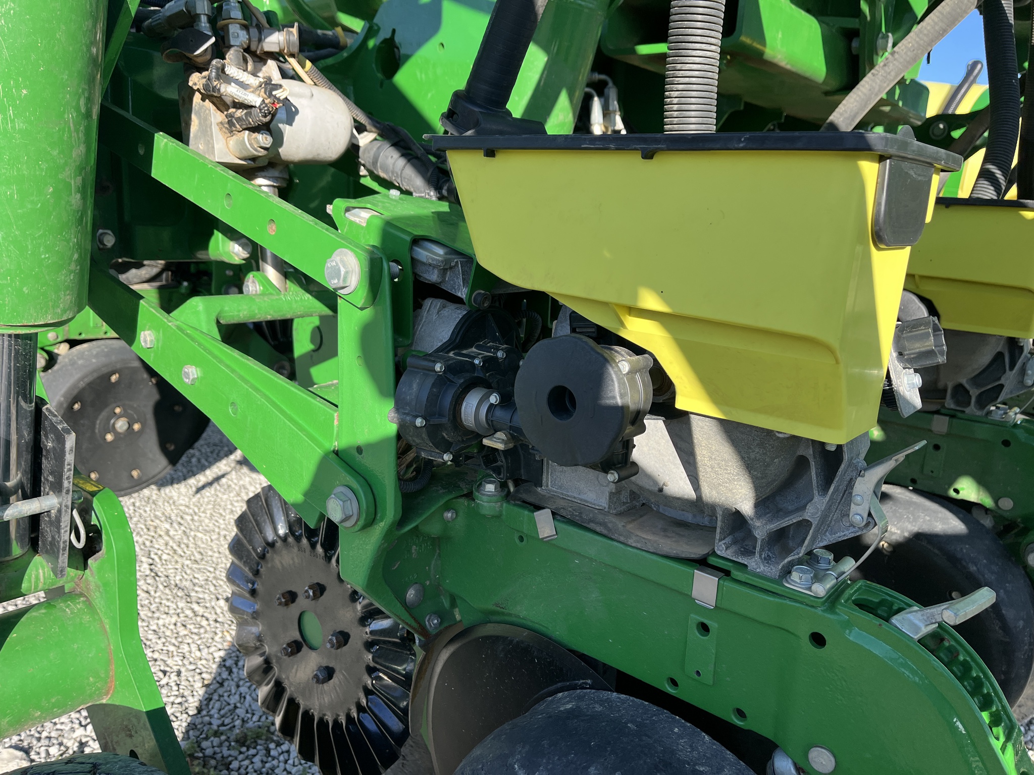 Used 2018 John Deere 1795 Planters: Drawn at Koenig Equipment in Anna, OH - PhotoXL10