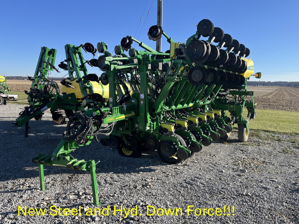 Used 2018 John Deere 1795 Planters: Drawn at Koenig Equipment in Anna, OH - PhotoXL0