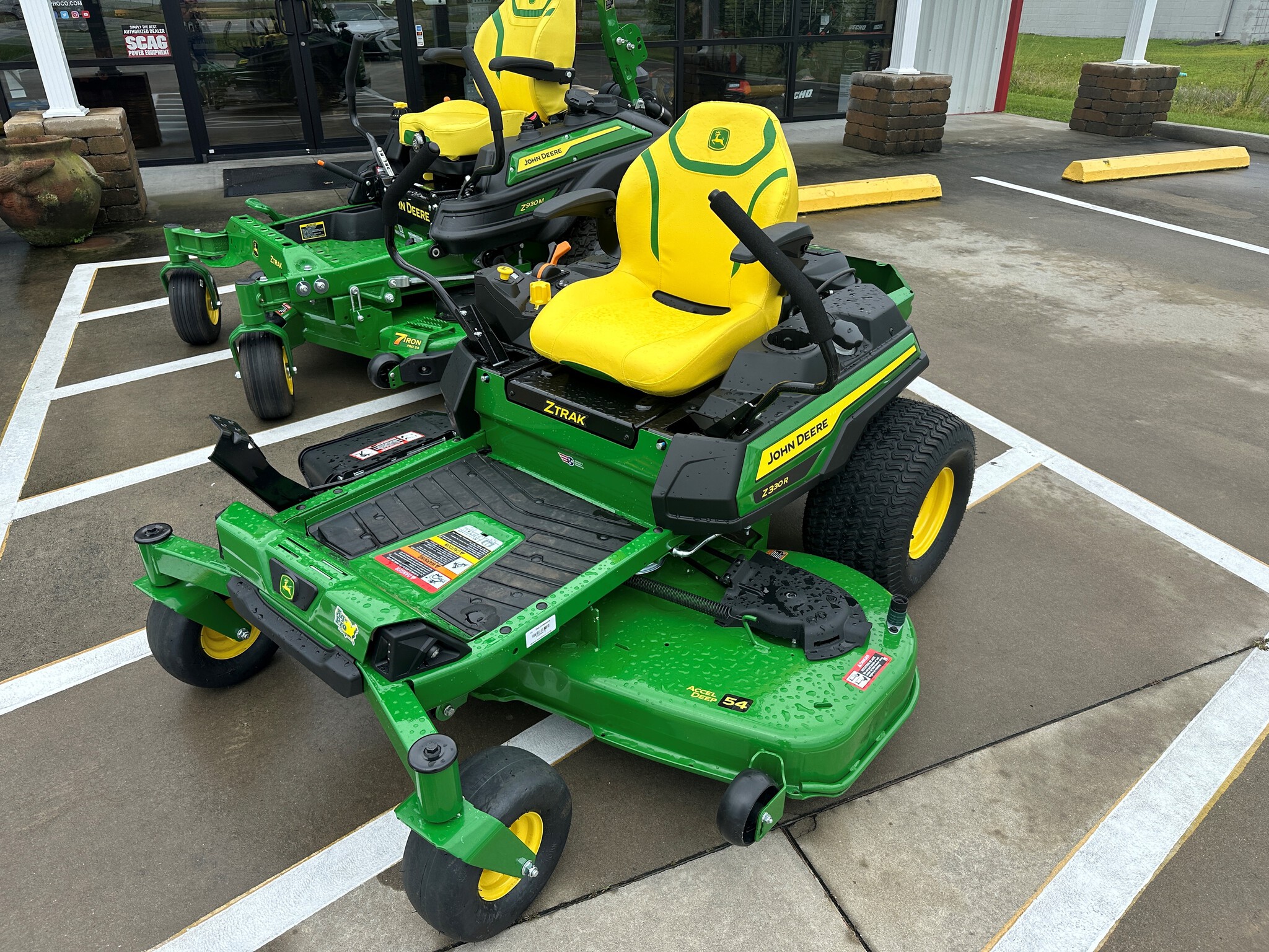 2025 John Deere Z330R Image 1