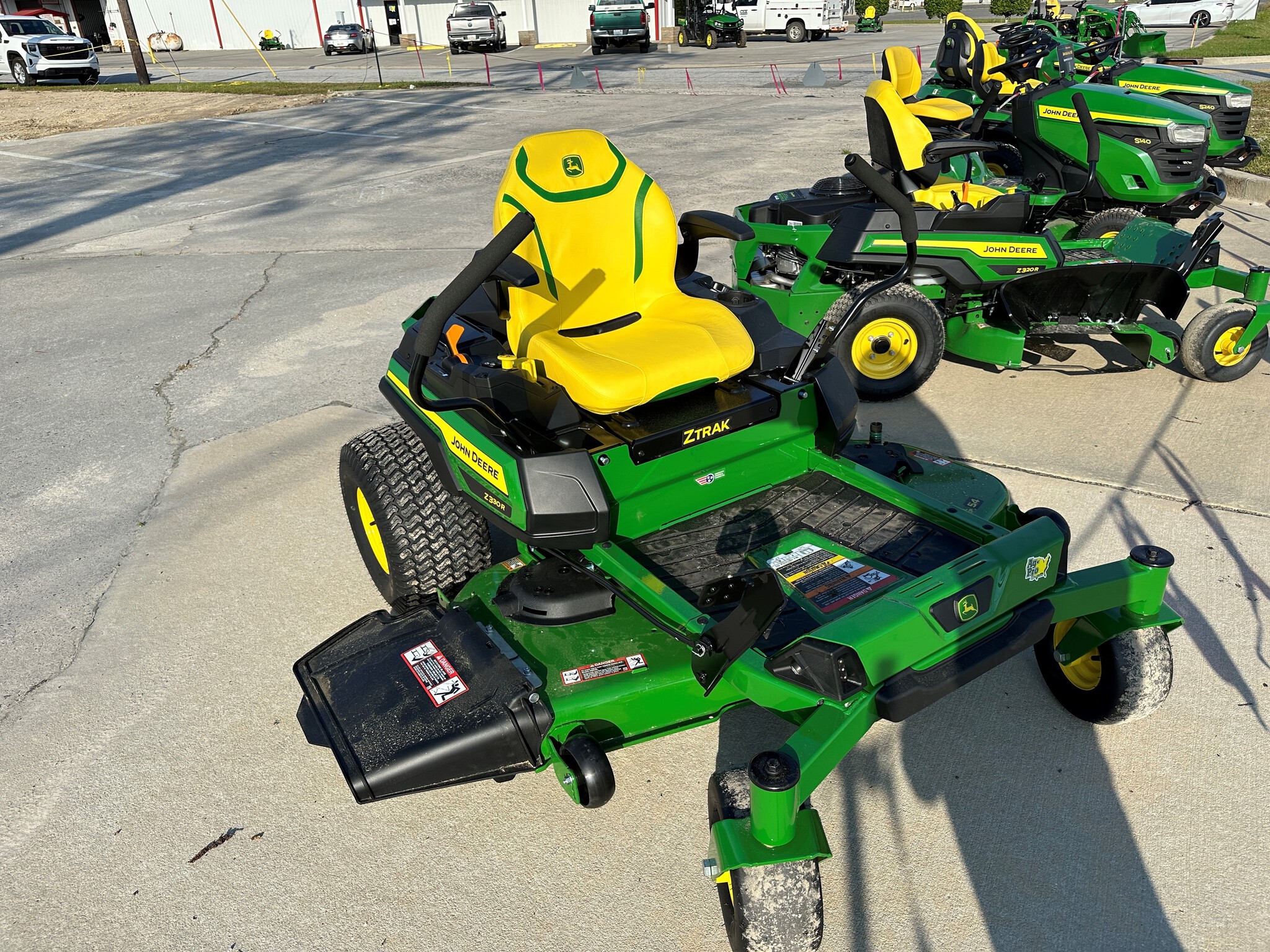 2025 John Deere Z330R Image 2