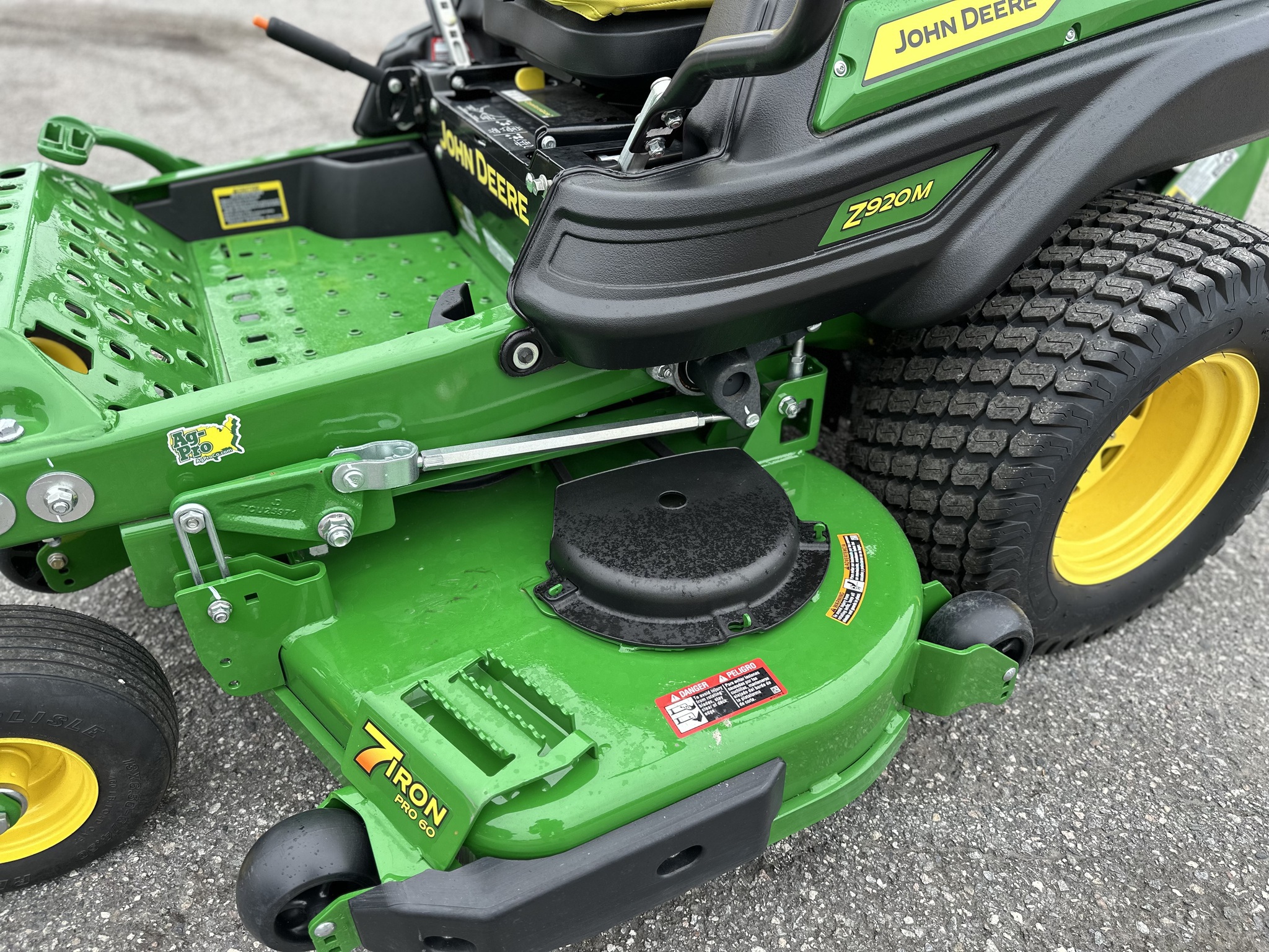 2024 John Deere Z920M 60 Image 6