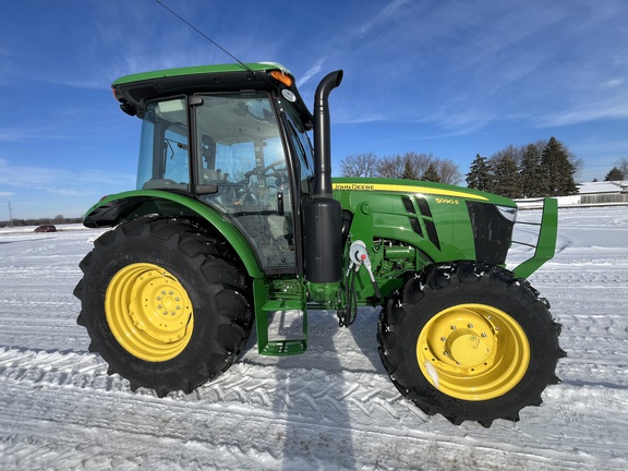 2024 John Deere 5090E - Photo4