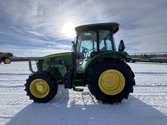 2024 John Deere 5090E - Photo8