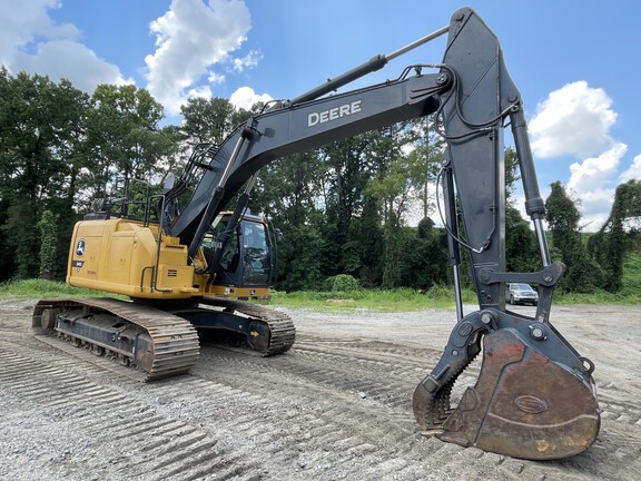 Photo of a 2022 John Deere 345 P