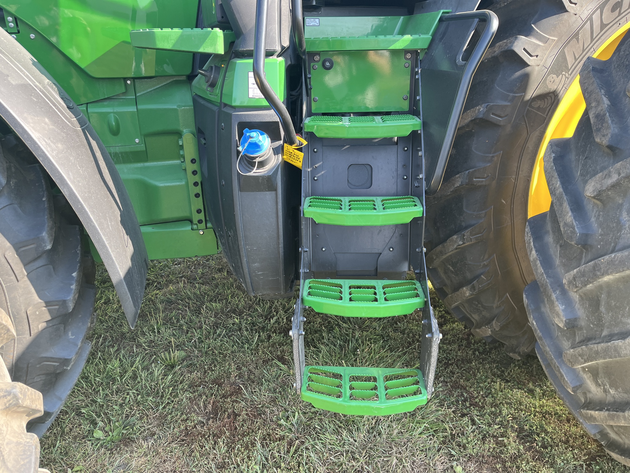  2024 John Deere 8R 340 at Heritage Tractor in Monmouth, IL