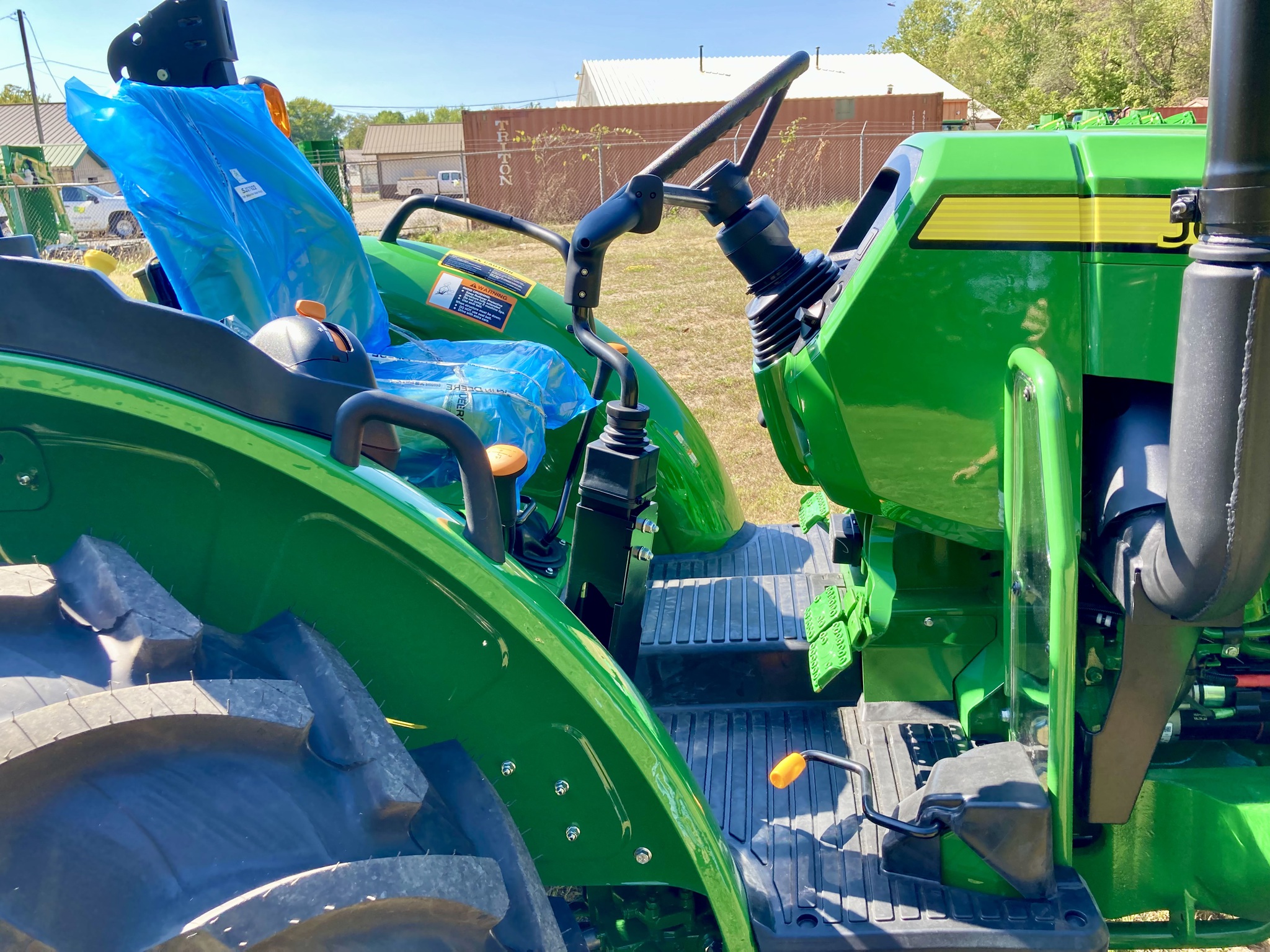 2024 John Deere 5067E Image 5