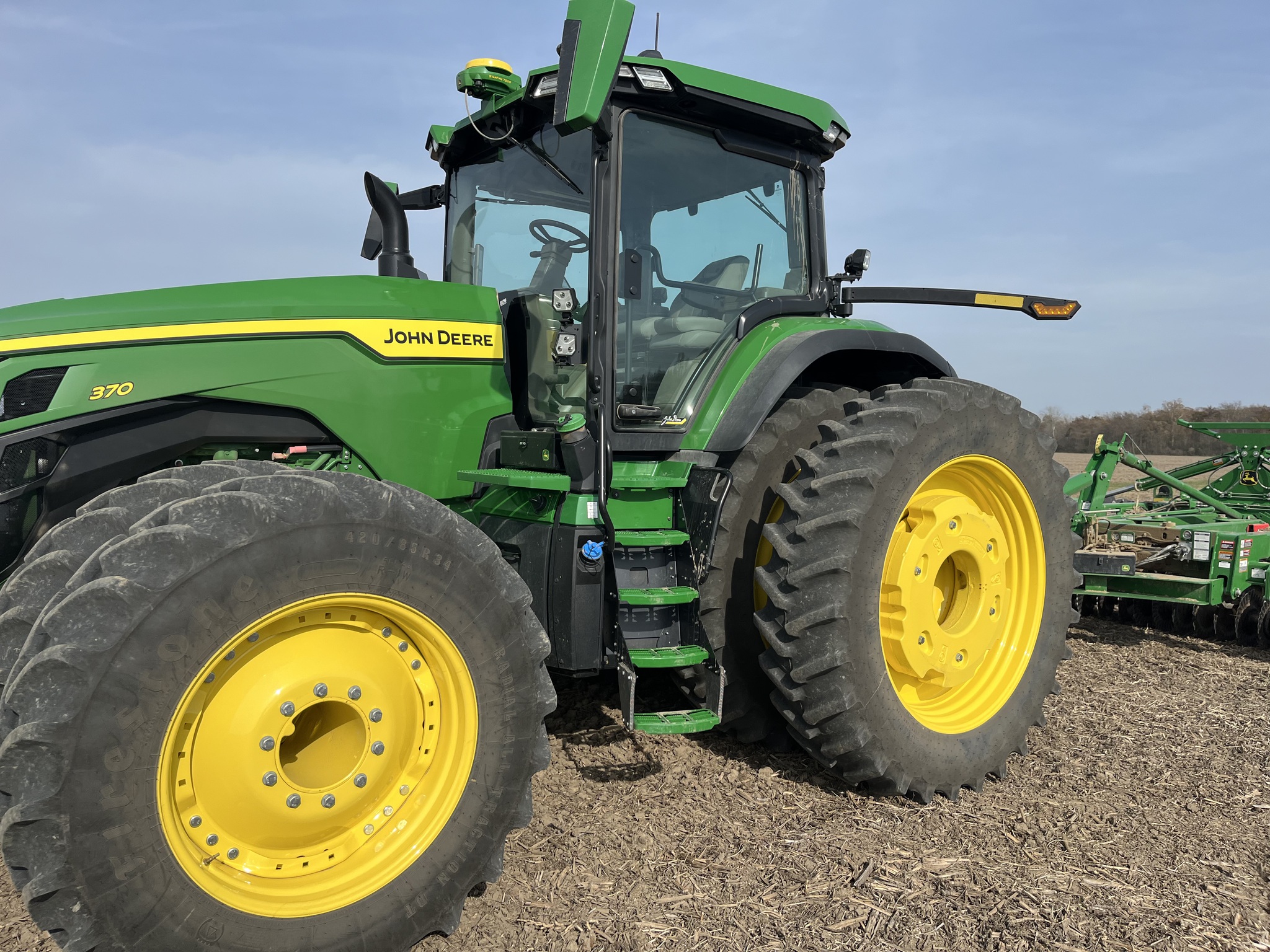 2023 John Deere 8R 370 Image 10
