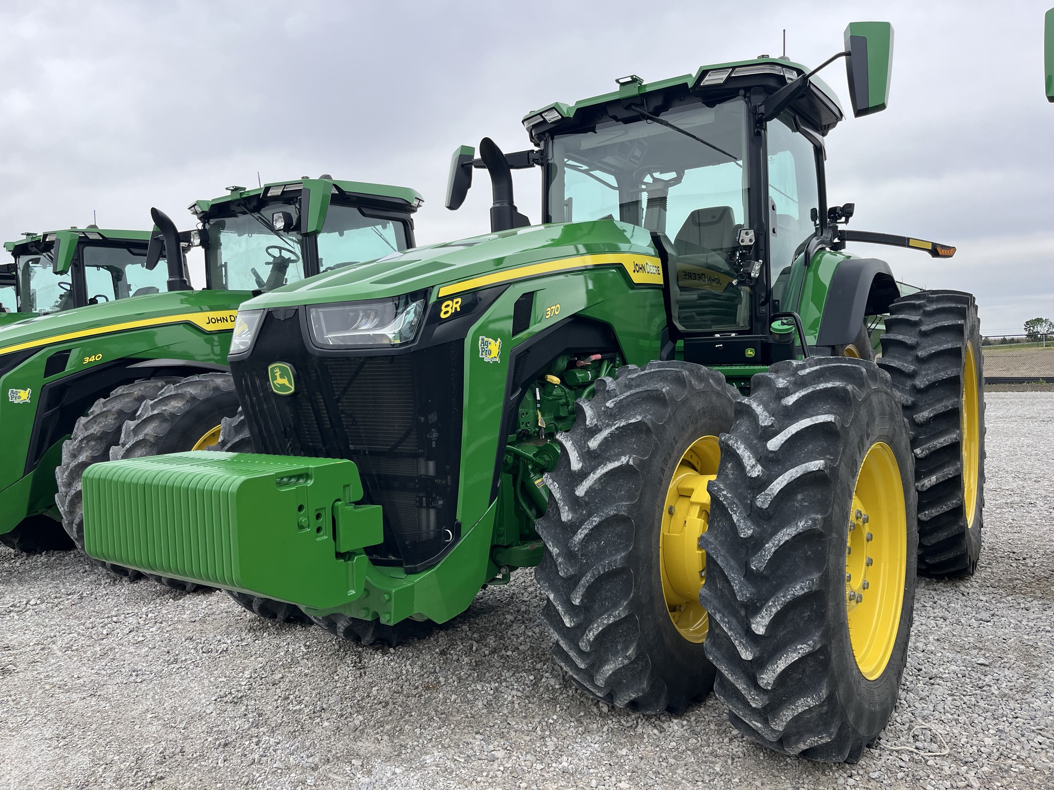2023 John Deere 8R 370 Image 1
