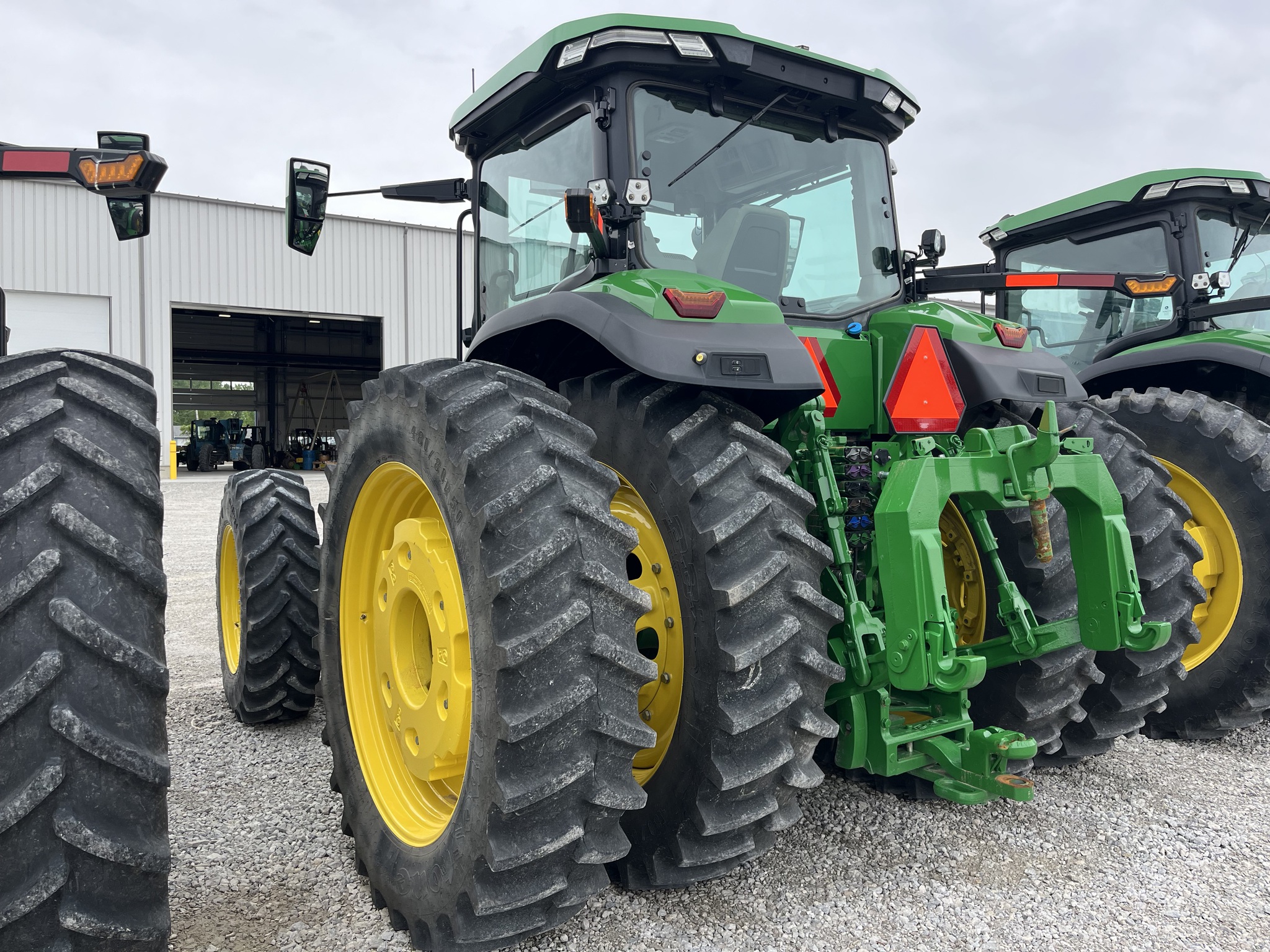 2023 John Deere 8R 370 Image 6