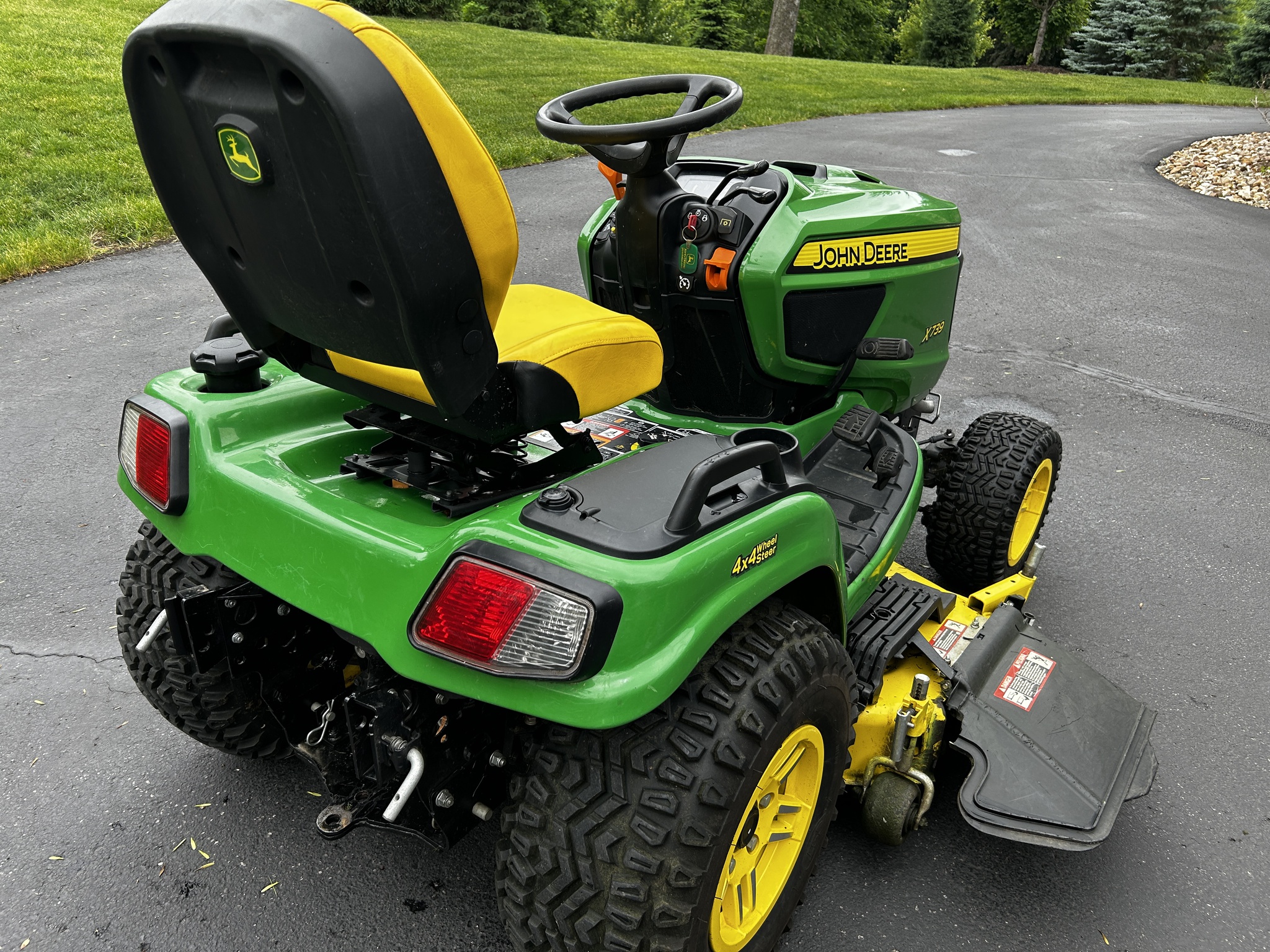 2020 John Deere X739 Image 5