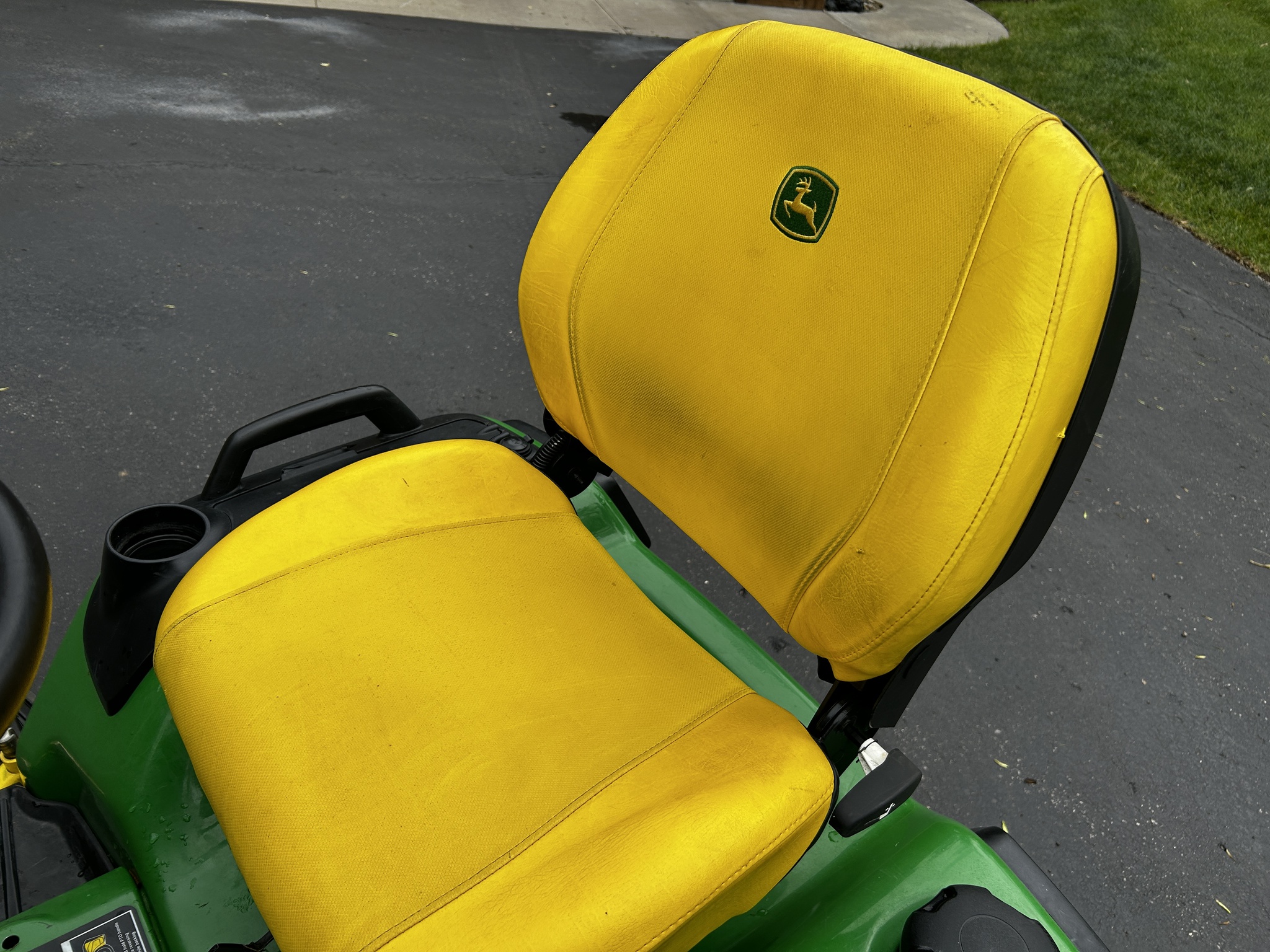 2020 John Deere X739 Image 12
