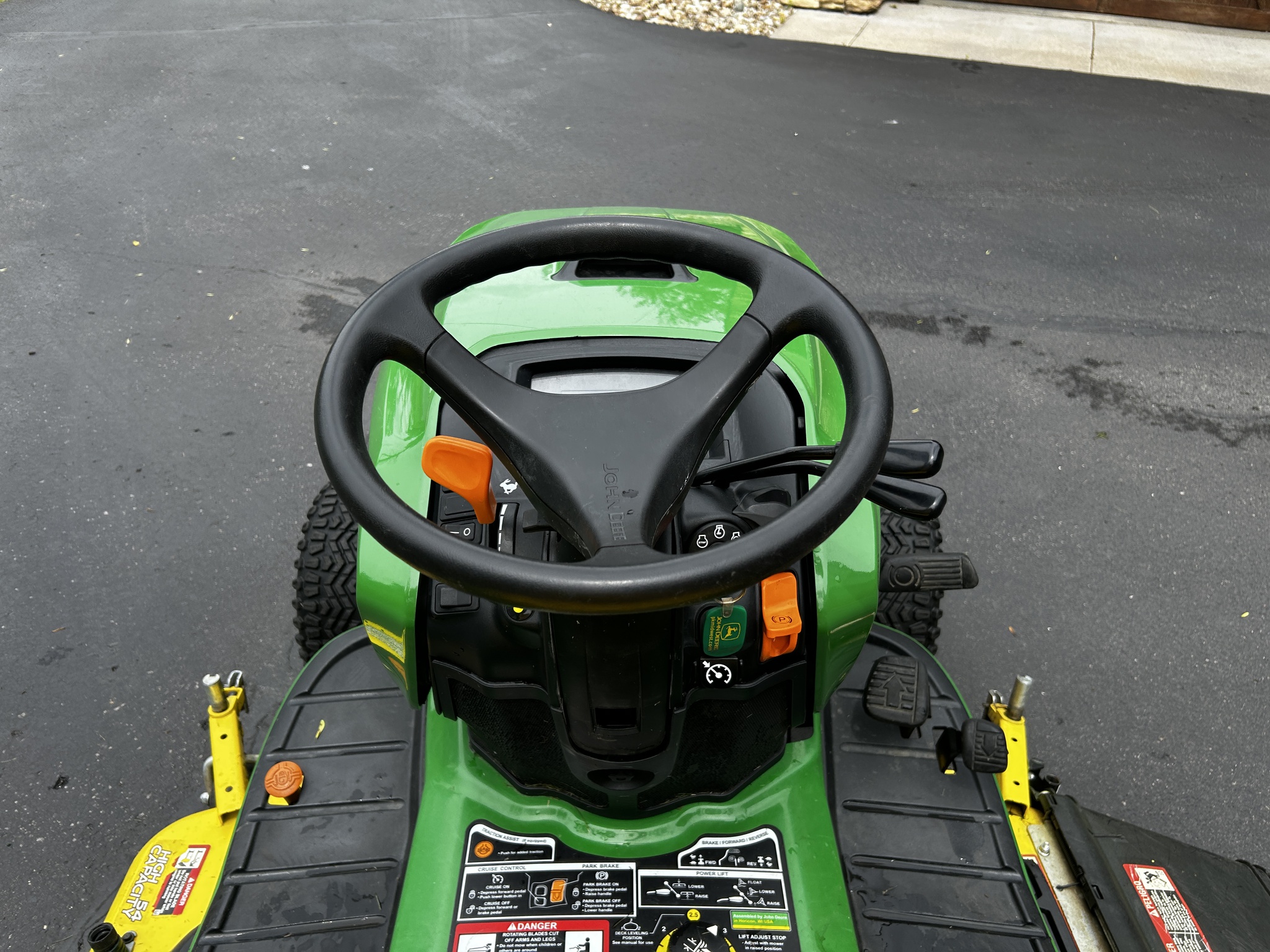 2020 John Deere X739 Image 14