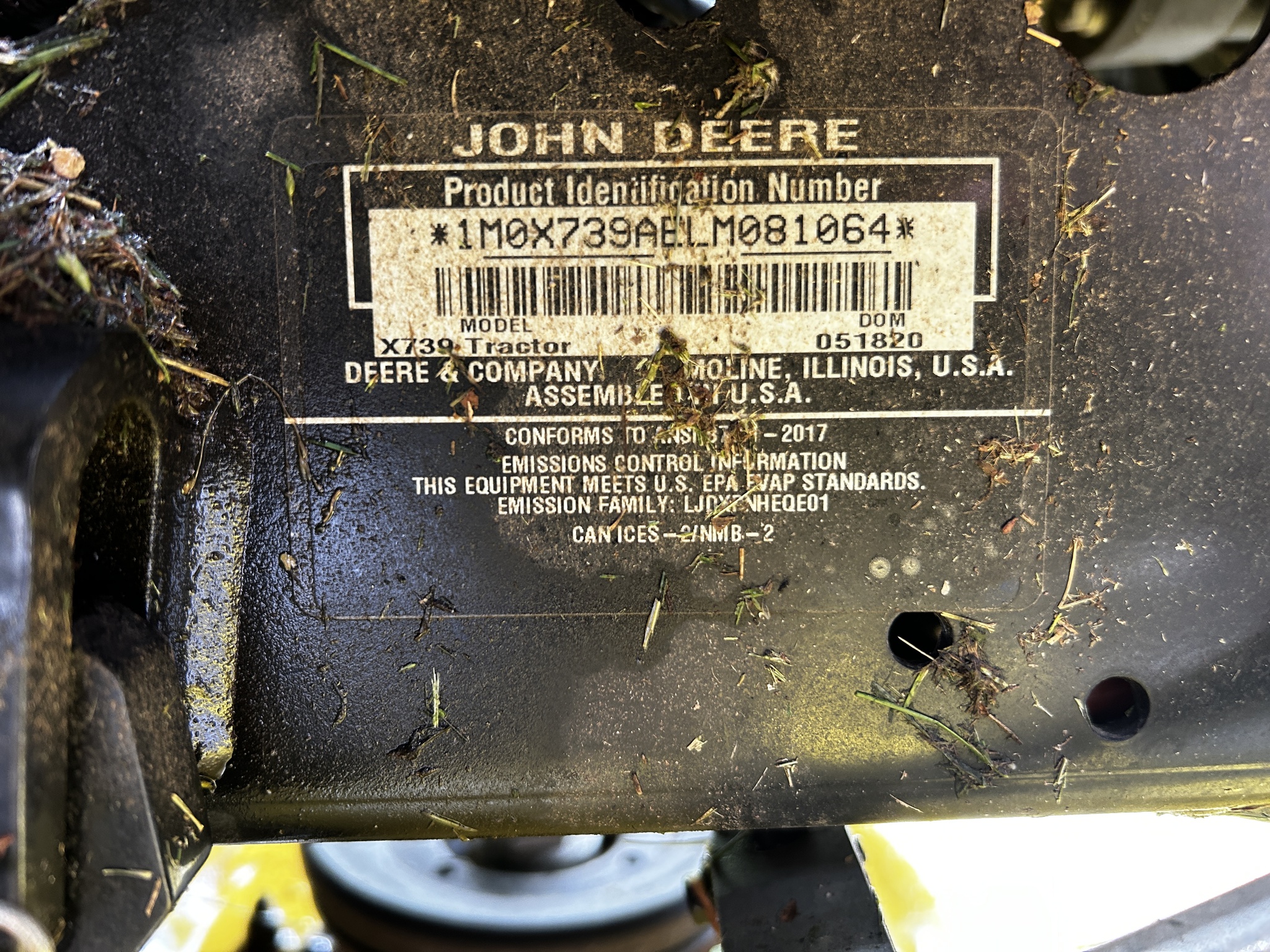 2020 John Deere X739 Image 17