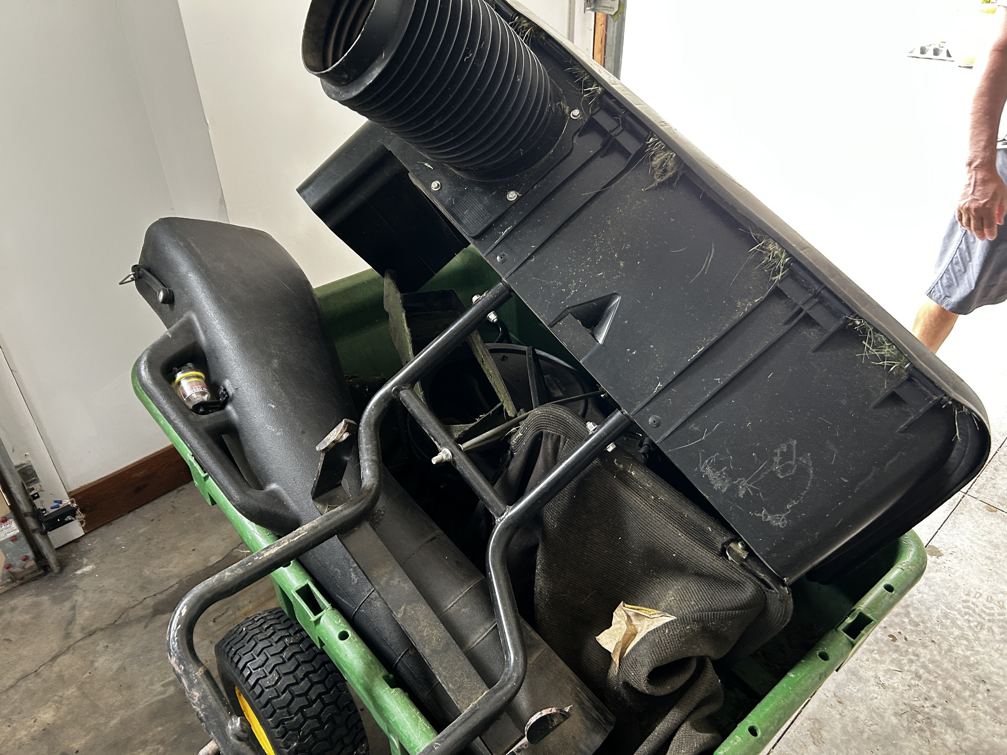 2020 John Deere X739 Image 15