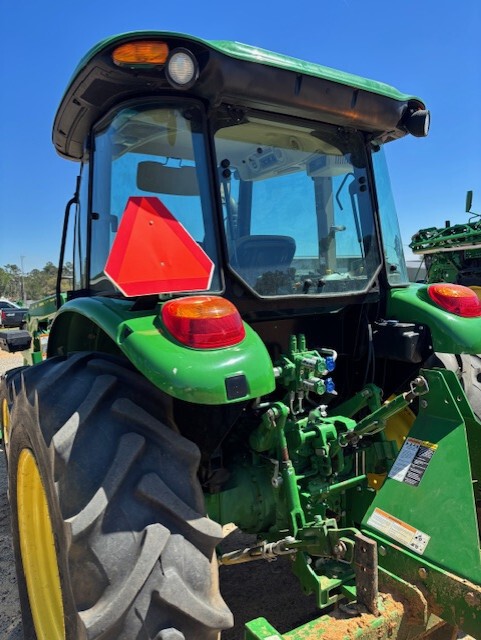 2023 John Deere 5100E Image 5