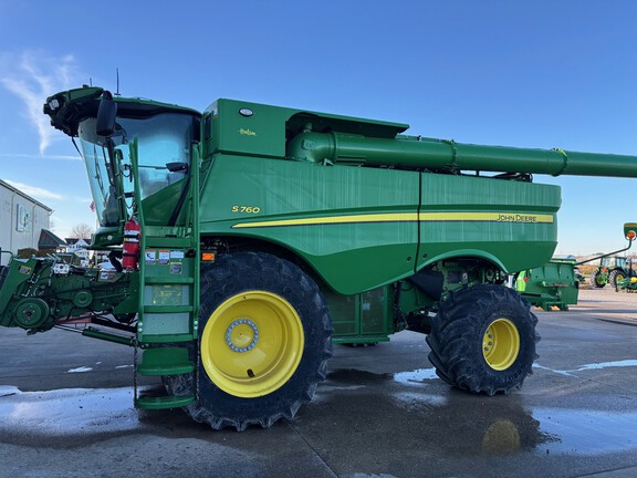 Photo of 2023 John Deere S760