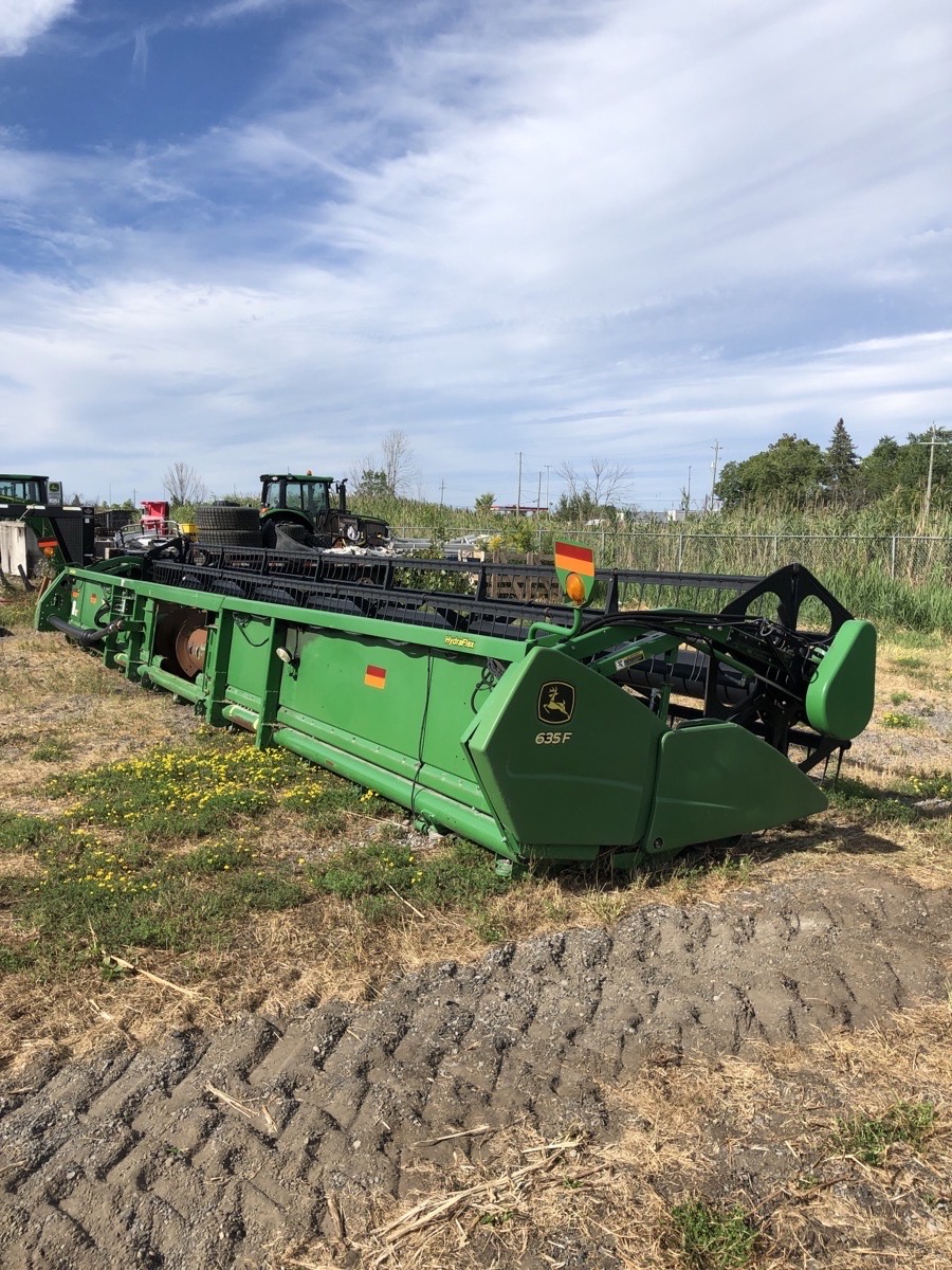 2013 John Deere 635F Image 2