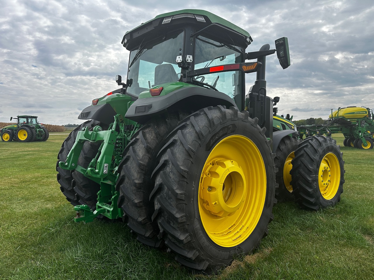  2024 John Deere 8R 280 at Heritage Tractor in Lacon, IL