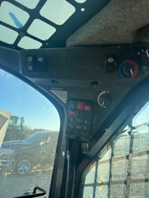 2023 John Deere 325G Image 6