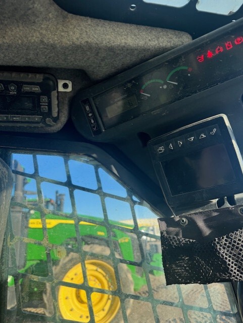 2023 John Deere 325G Image 10