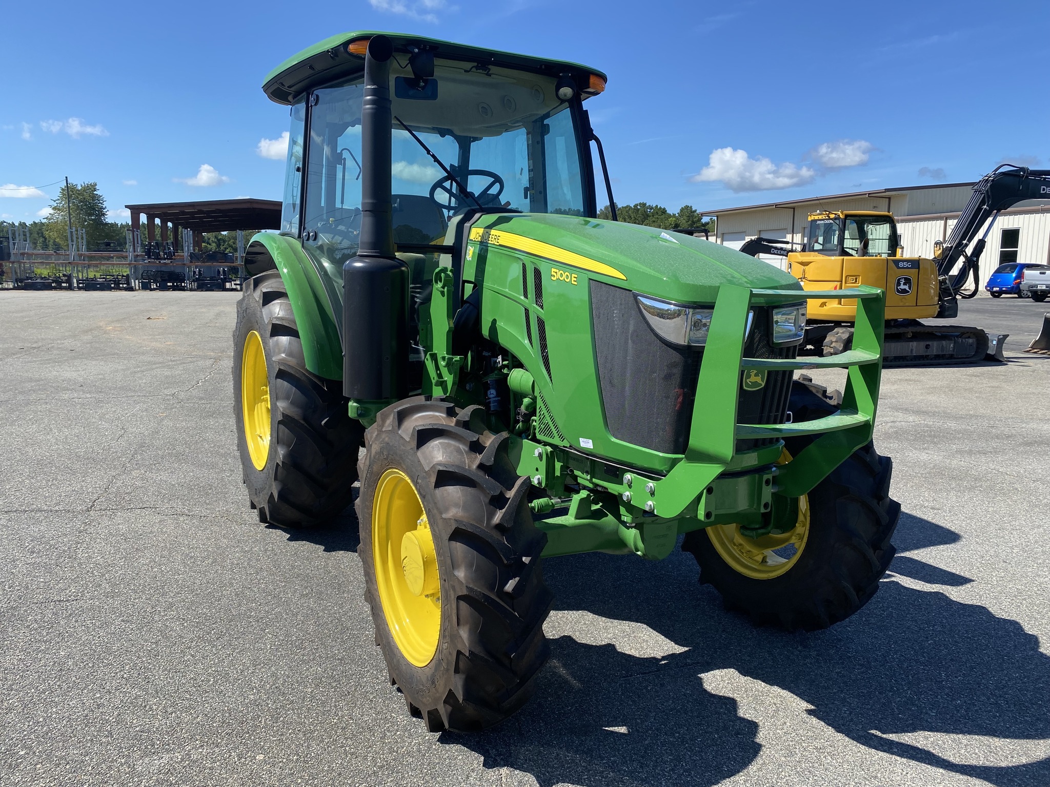 2025 John Deere 5100E Image 2