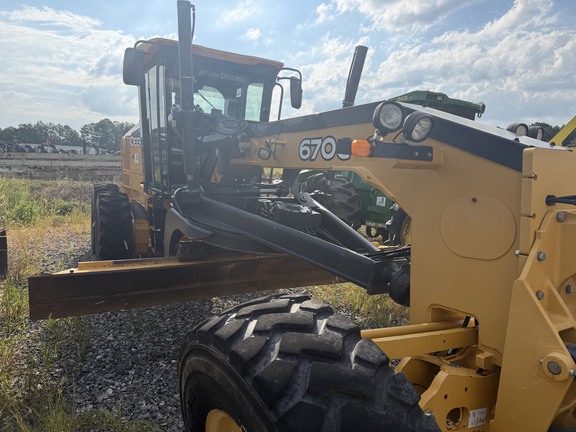 Photo of 2019 John Deere 670G