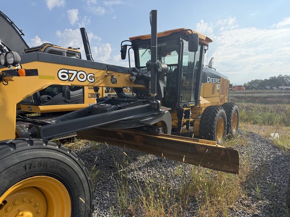 2019 John Deere 670G