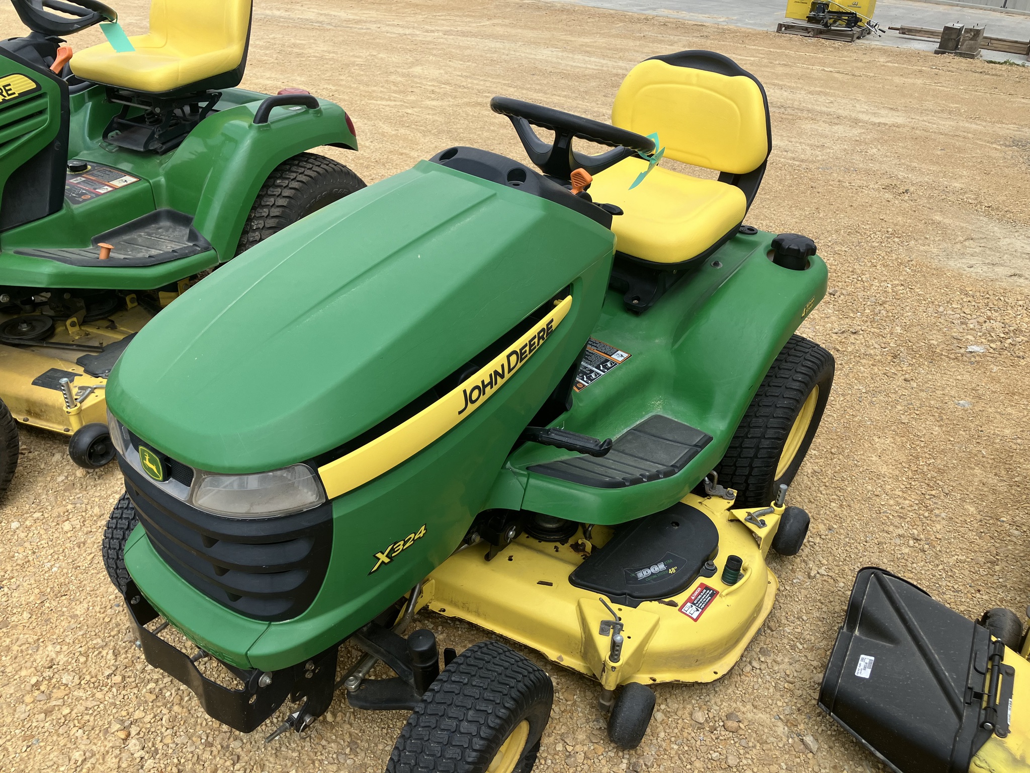 2010 John Deere X324 Image 1