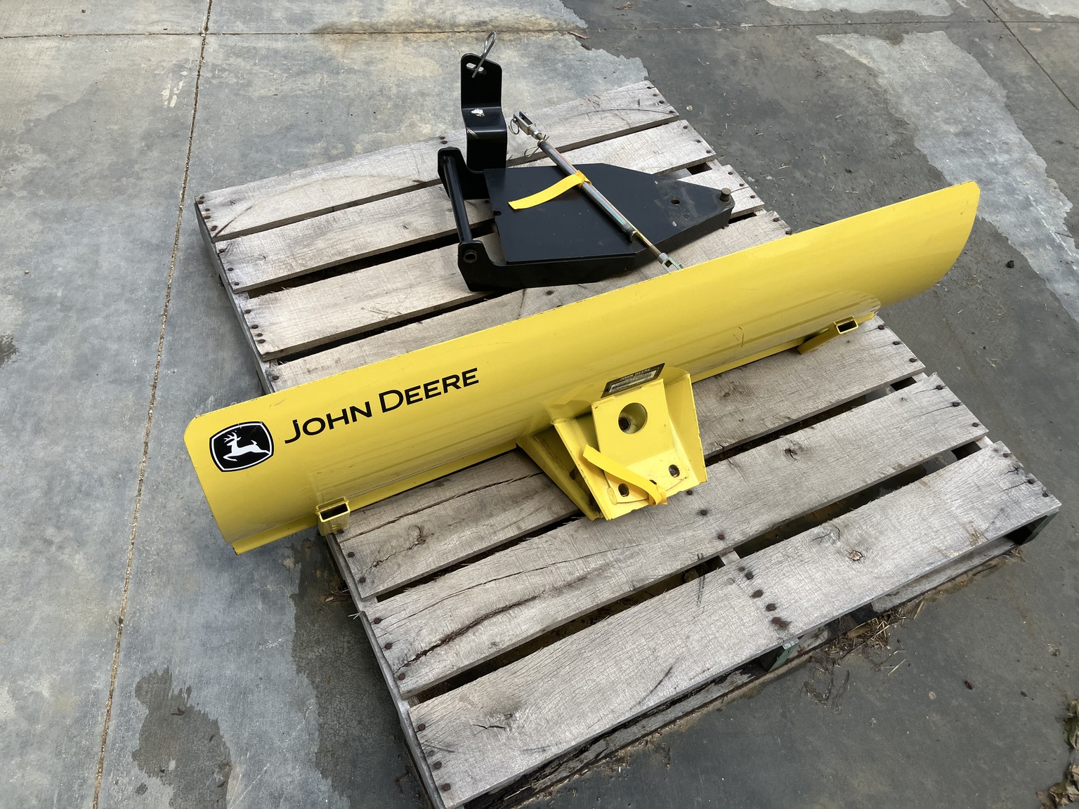 2010 John Deere X324 Image 6