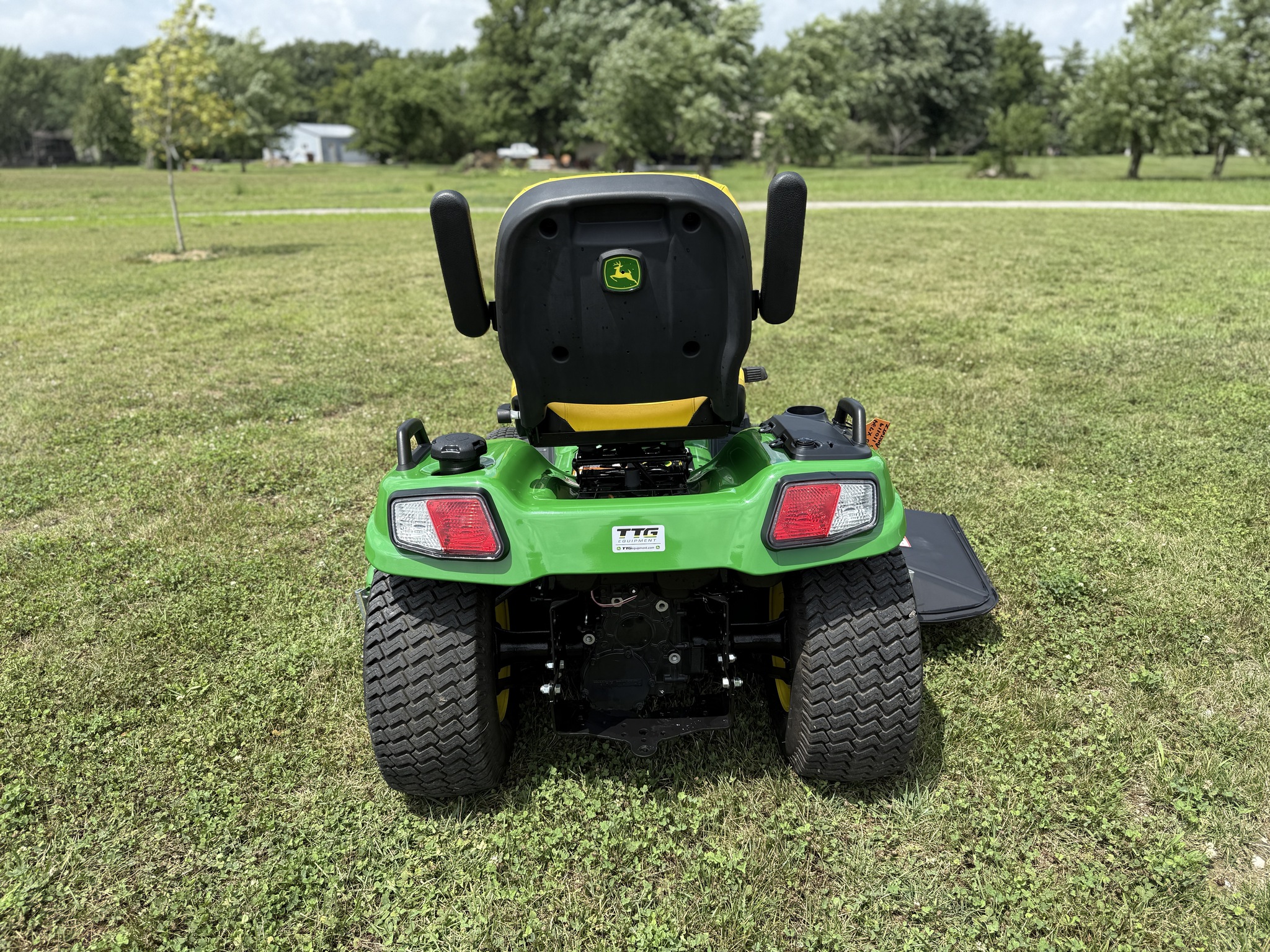 2023 John Deere X734 Image 9