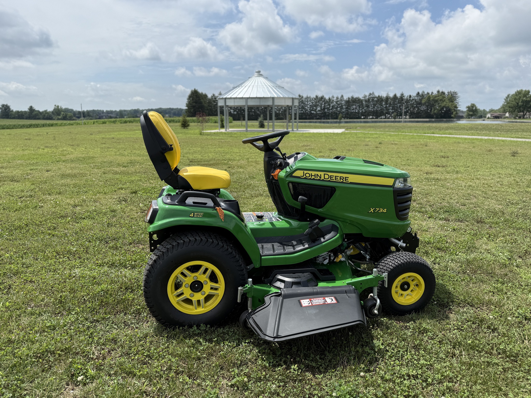 2023 John Deere X734 Image 13