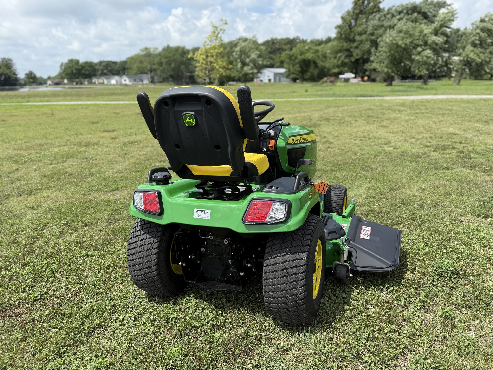 2023 John Deere X734 Image 10