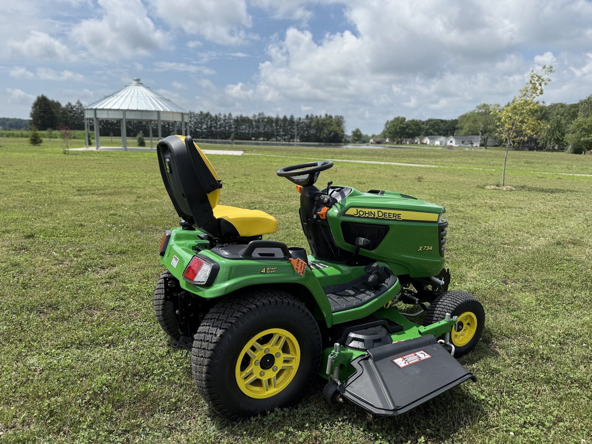 2023 John Deere X734 Image 12