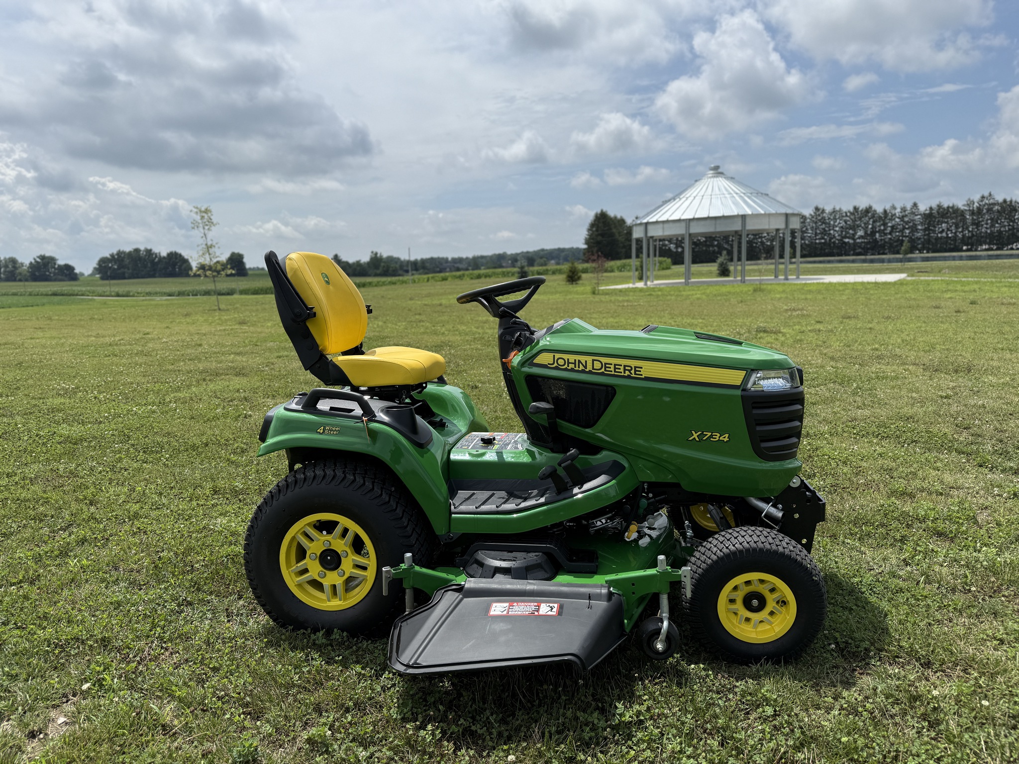 2023 John Deere X734 Image 14