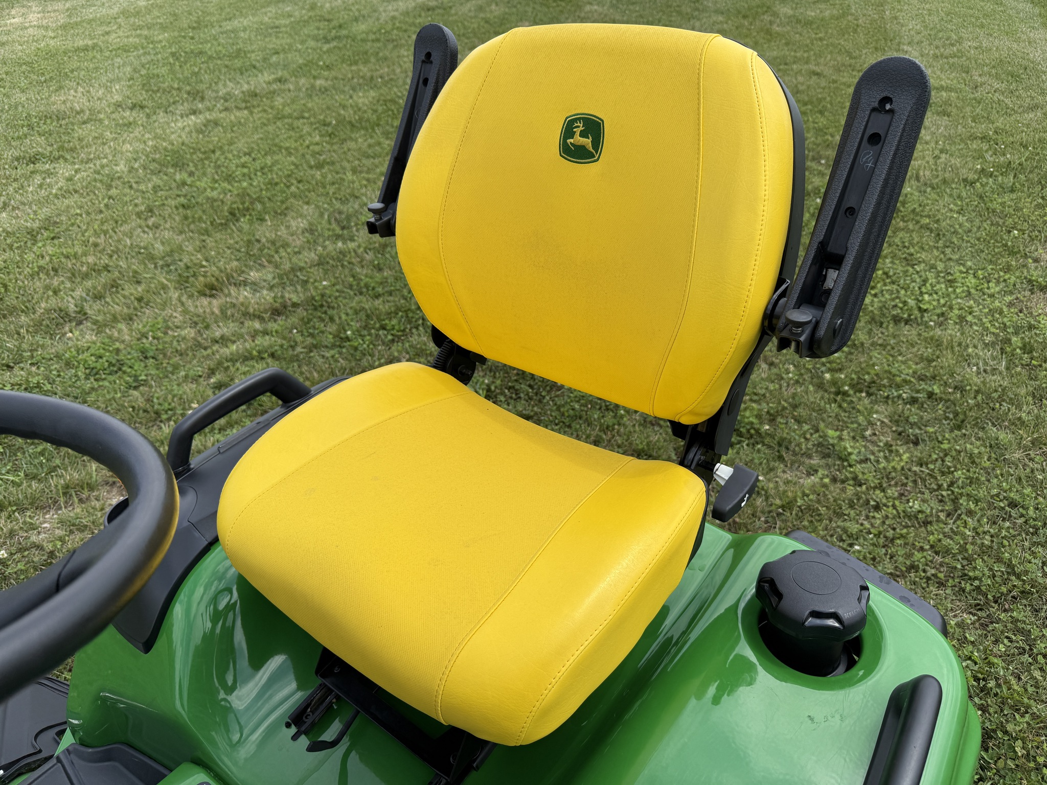 2023 John Deere X734 Image 24