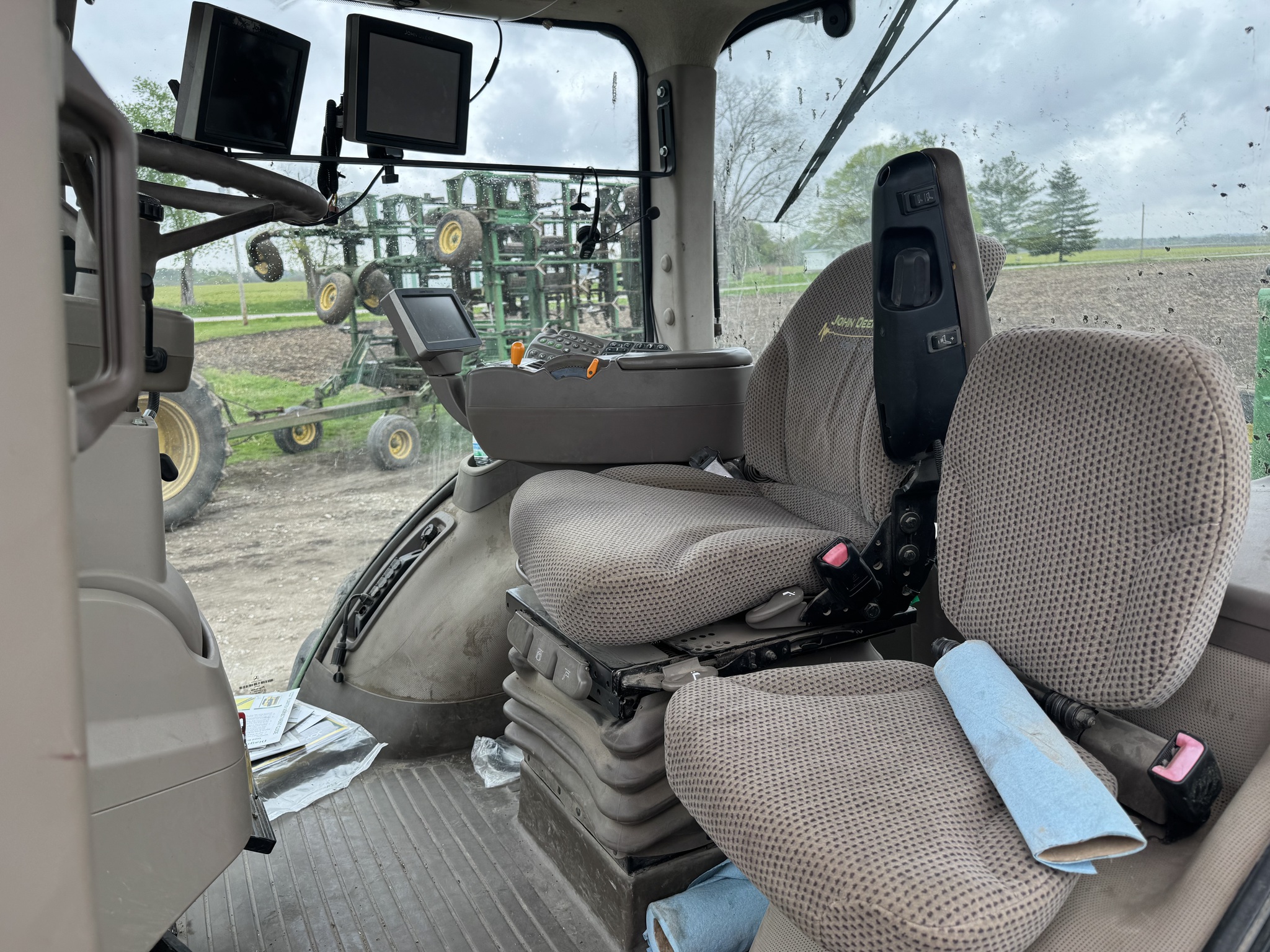  2013 John Deere 8285R at Heritage Tractor in Brimfield, IL