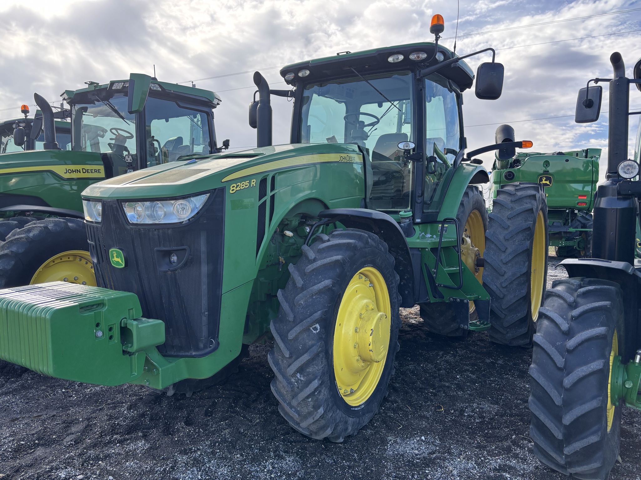  2013 John Deere 8285R at Heritage Tractor in Brimfield, IL