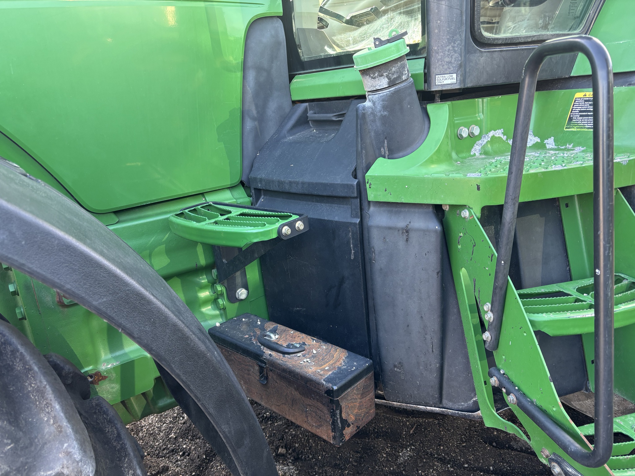  2013 John Deere 8285R at Heritage Tractor in Brimfield, IL