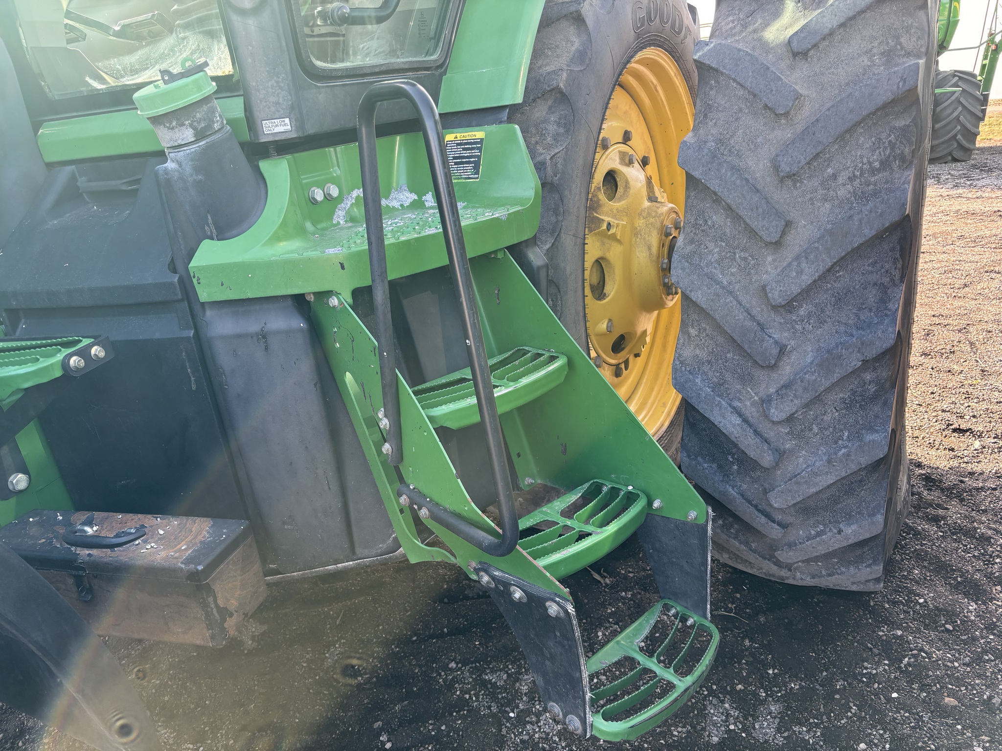  2013 John Deere 8285R at Heritage Tractor in Brimfield, IL