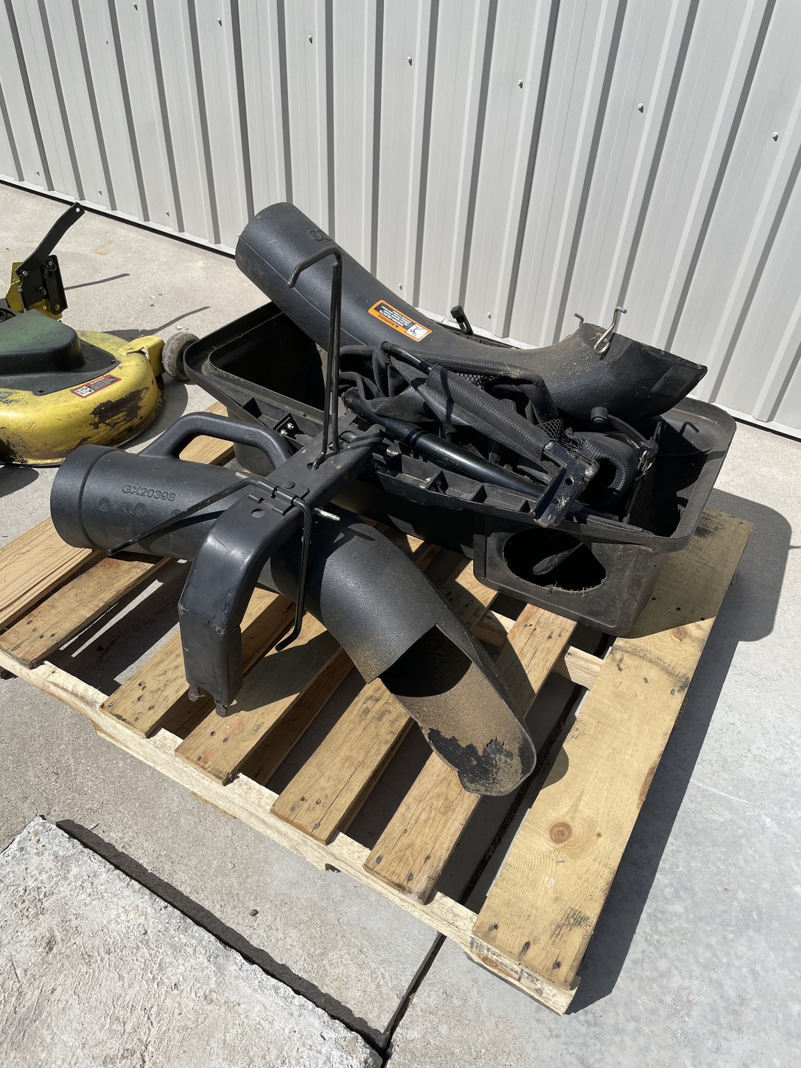 2004 John Deere L120 Image 8