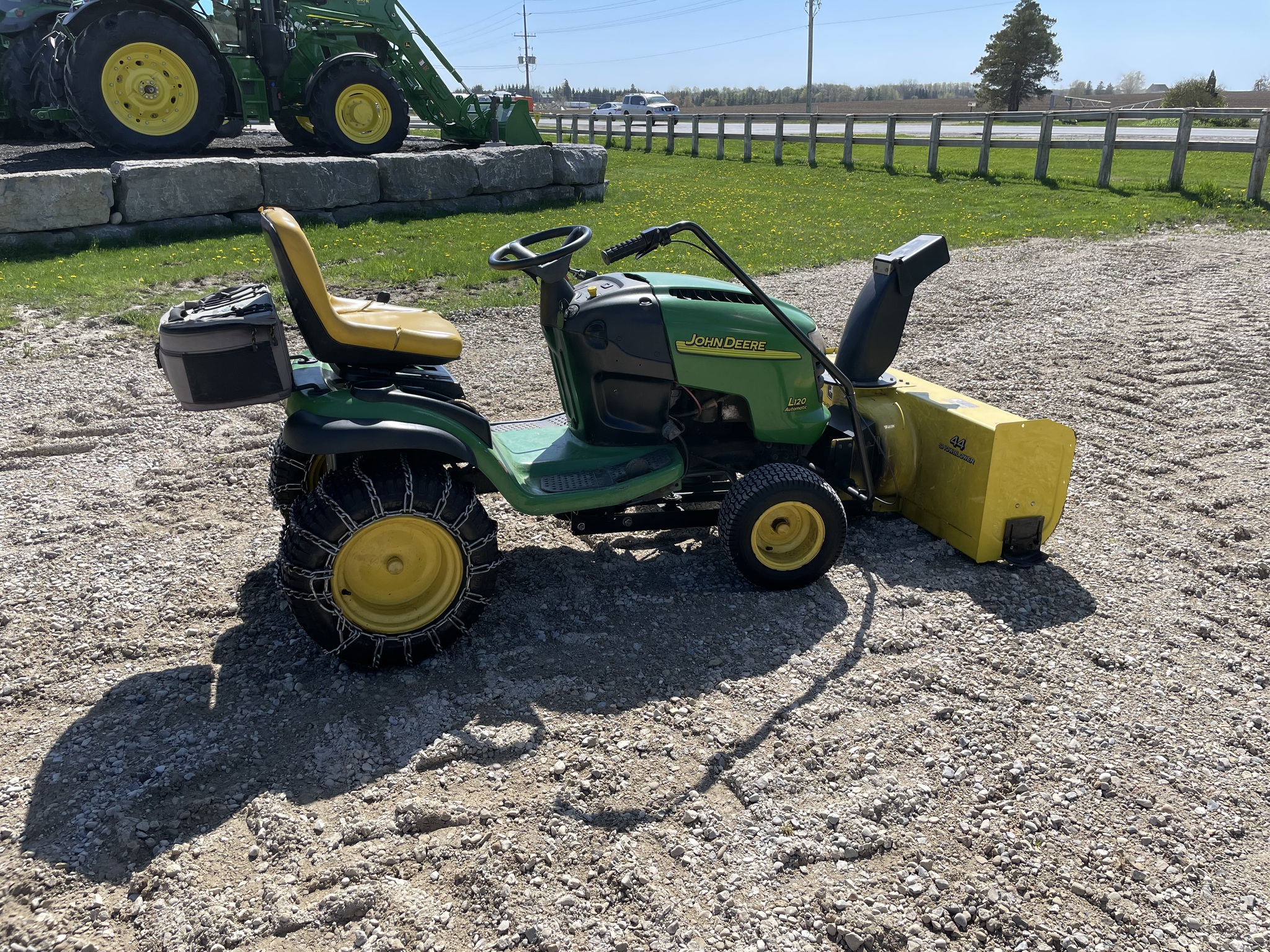 2004 John Deere L120 Image 4