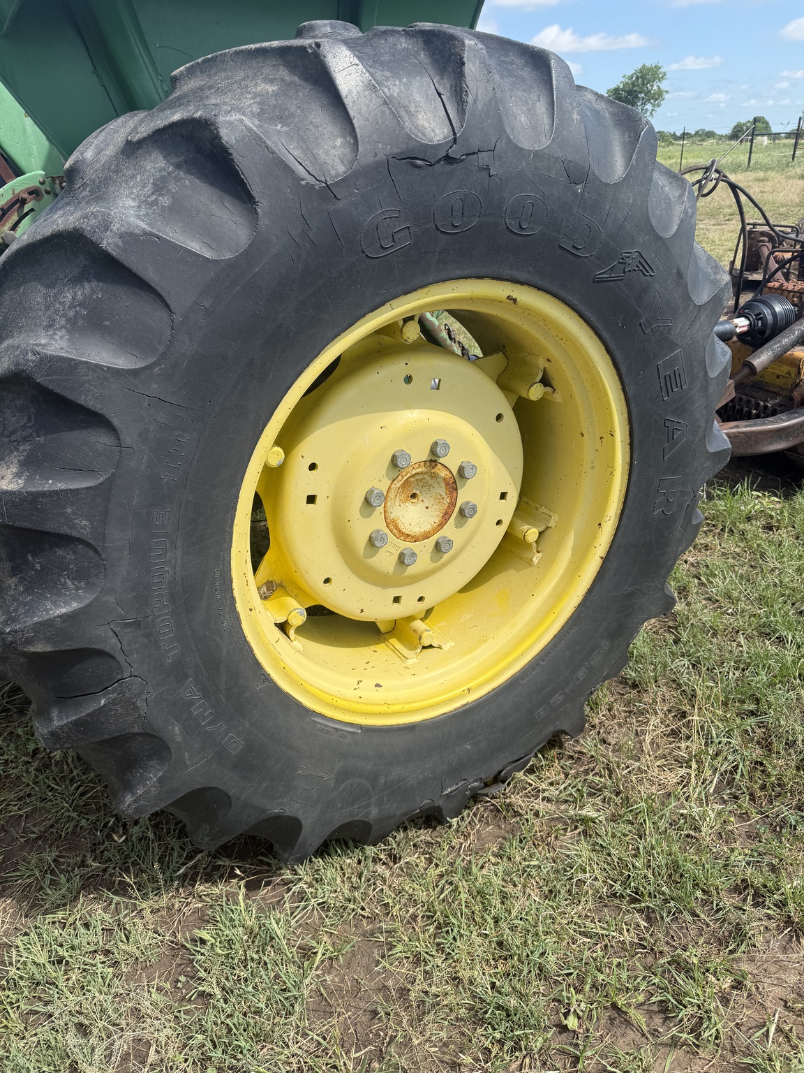 1988 John Deere 2355 Image 8